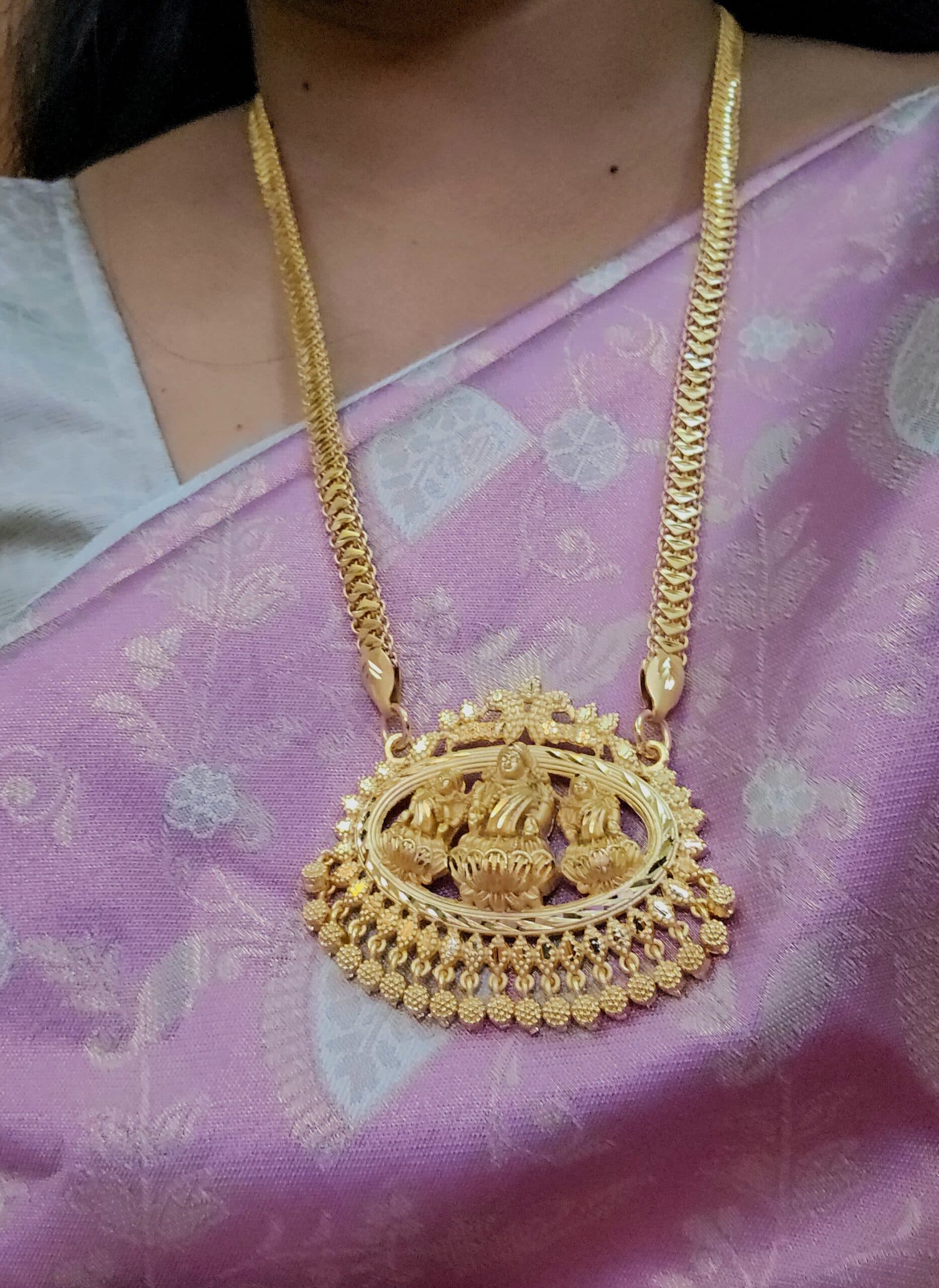 Premium gold look 28 inches Lakshmi dollar with heart chain