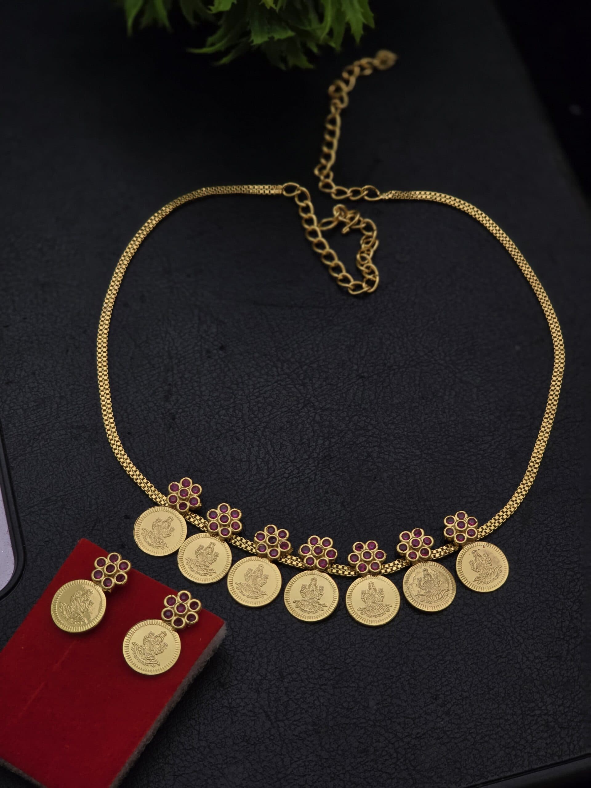 Premium gold look foaming ruby 7 coin necklace with stud