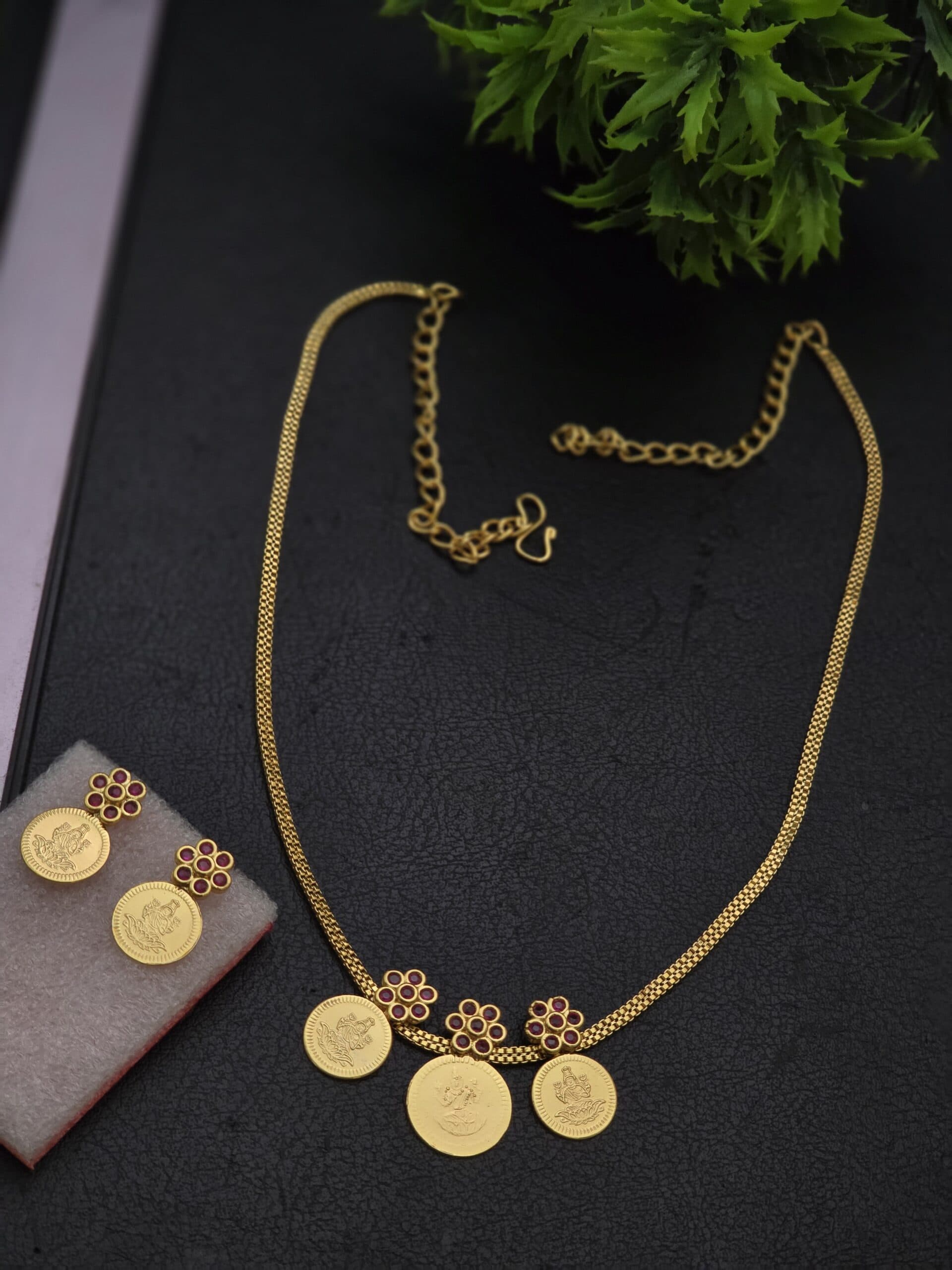 Gold look plain ruby coin necklace