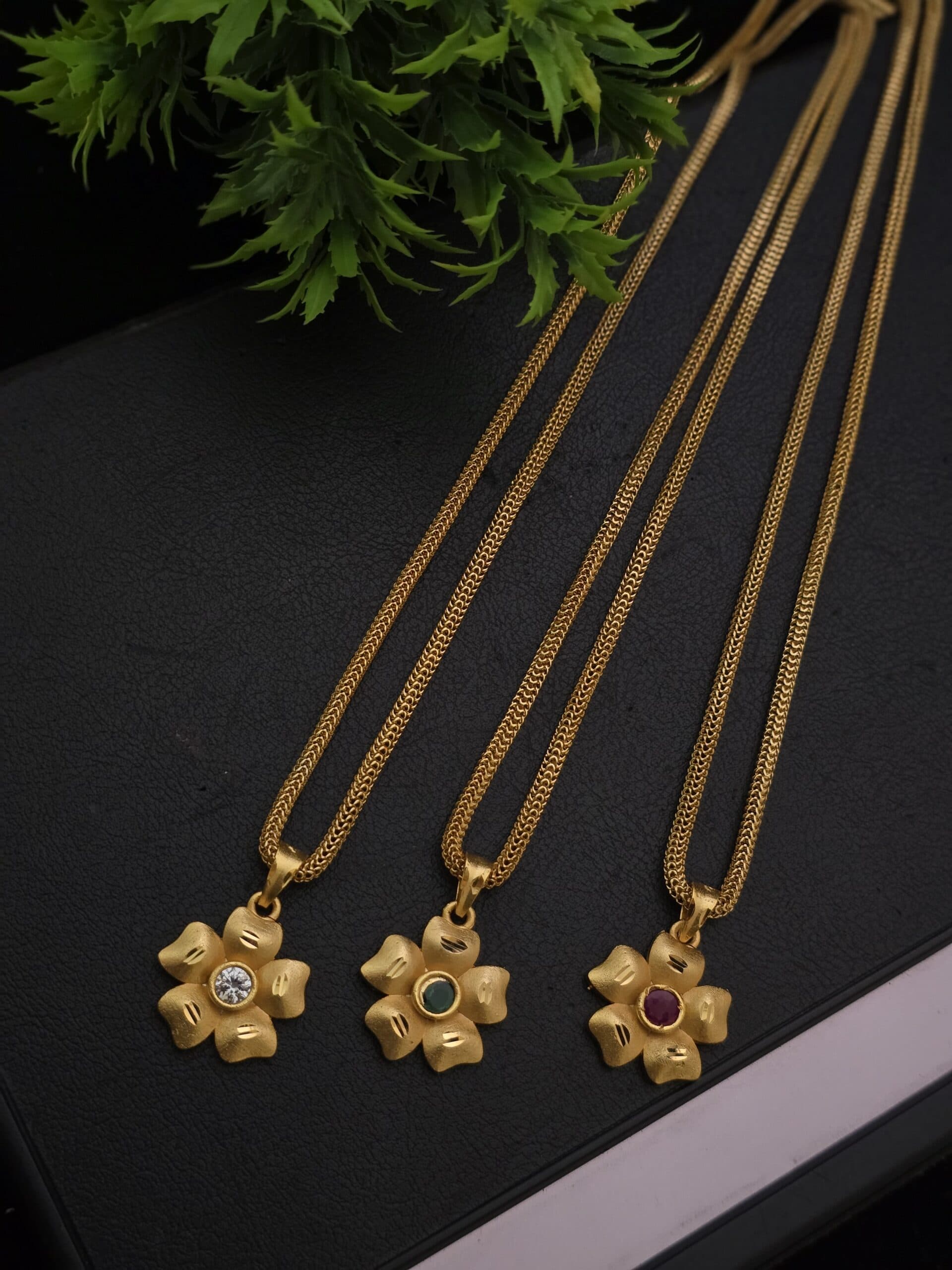 Premium foaming leaf pattern 28 inches ad dollar chain