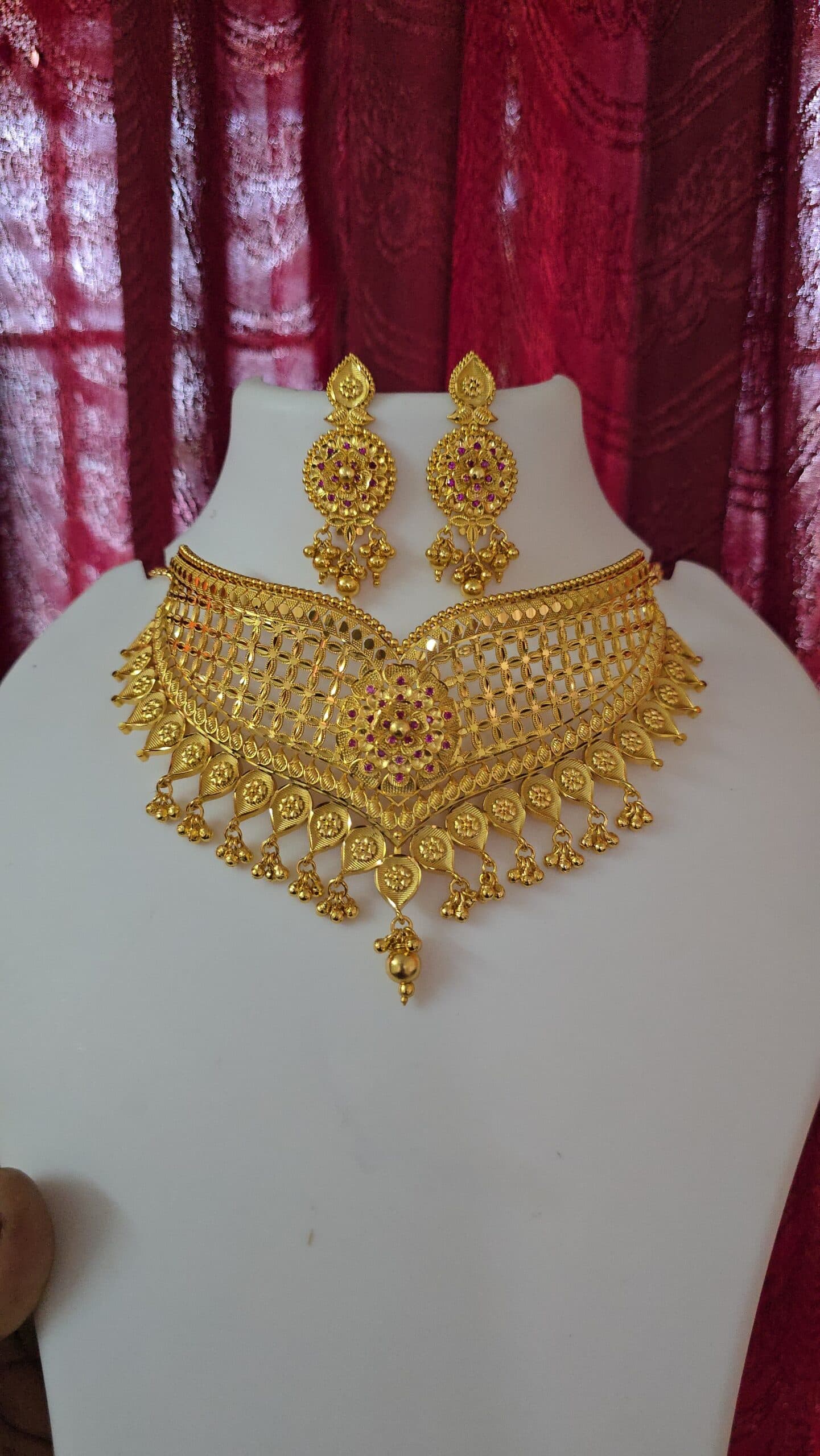 Premium foaming wedding ruby choker comes leaf type earing comes ball drops