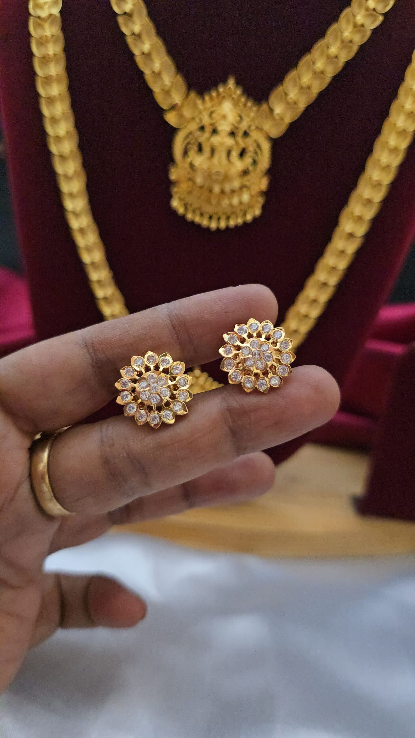 Premium diamond look impon white stud