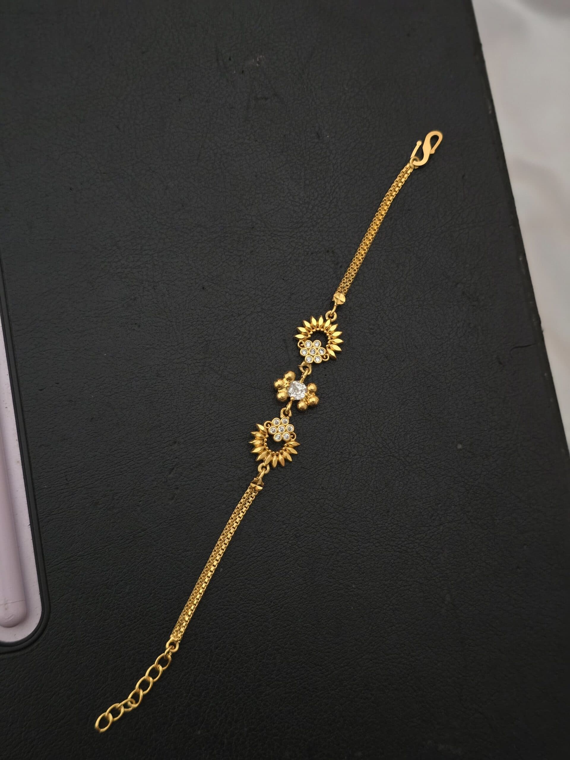 Premium ad foaming flower bracelet
