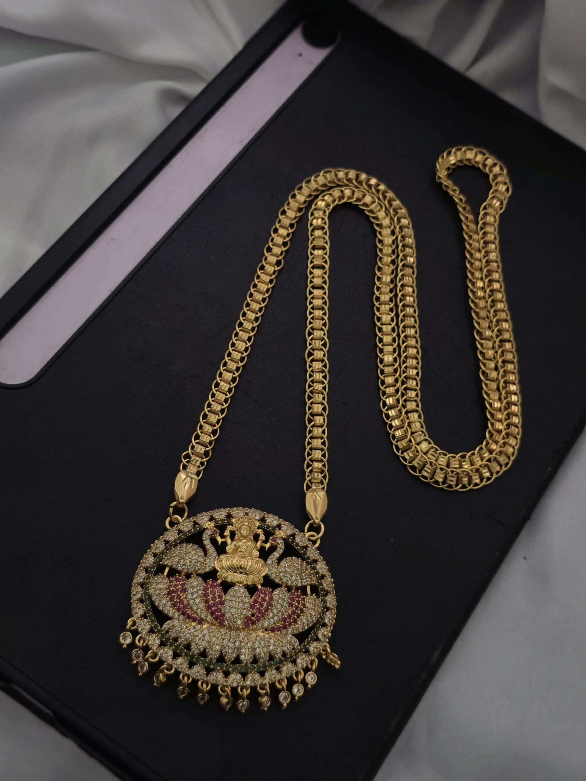Premium Foaming ad 32 Inches goddess lakshmi ring dollar chain