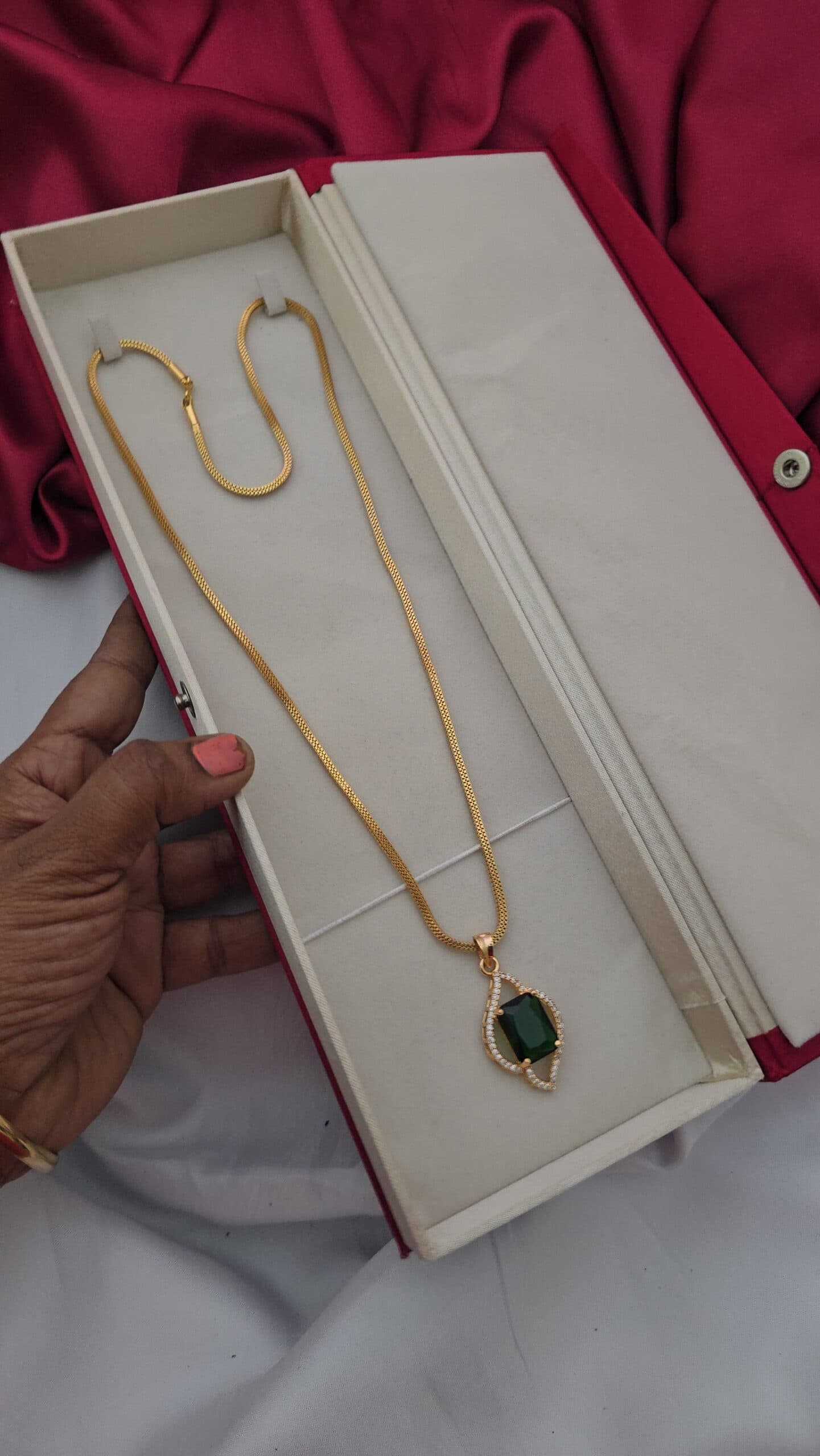 Premium ad kemp emerald 28 inches dollar chain