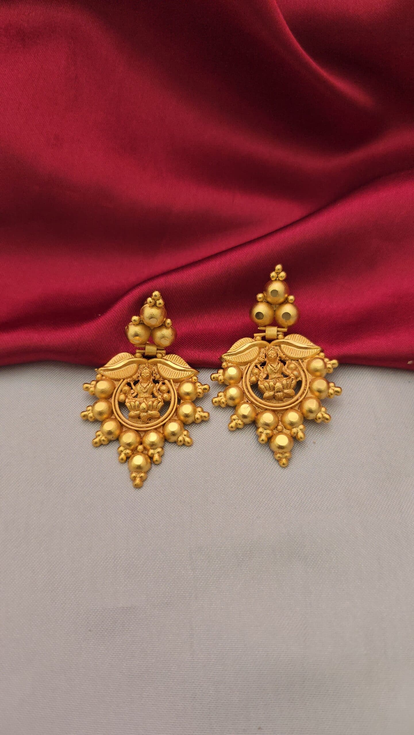 Premium Foaming goddess Lakshmi stud