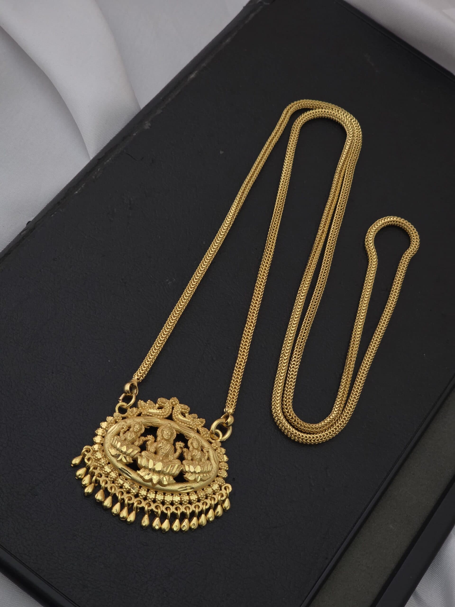 Premium foaming 32 Inches lakshmi dollar chain