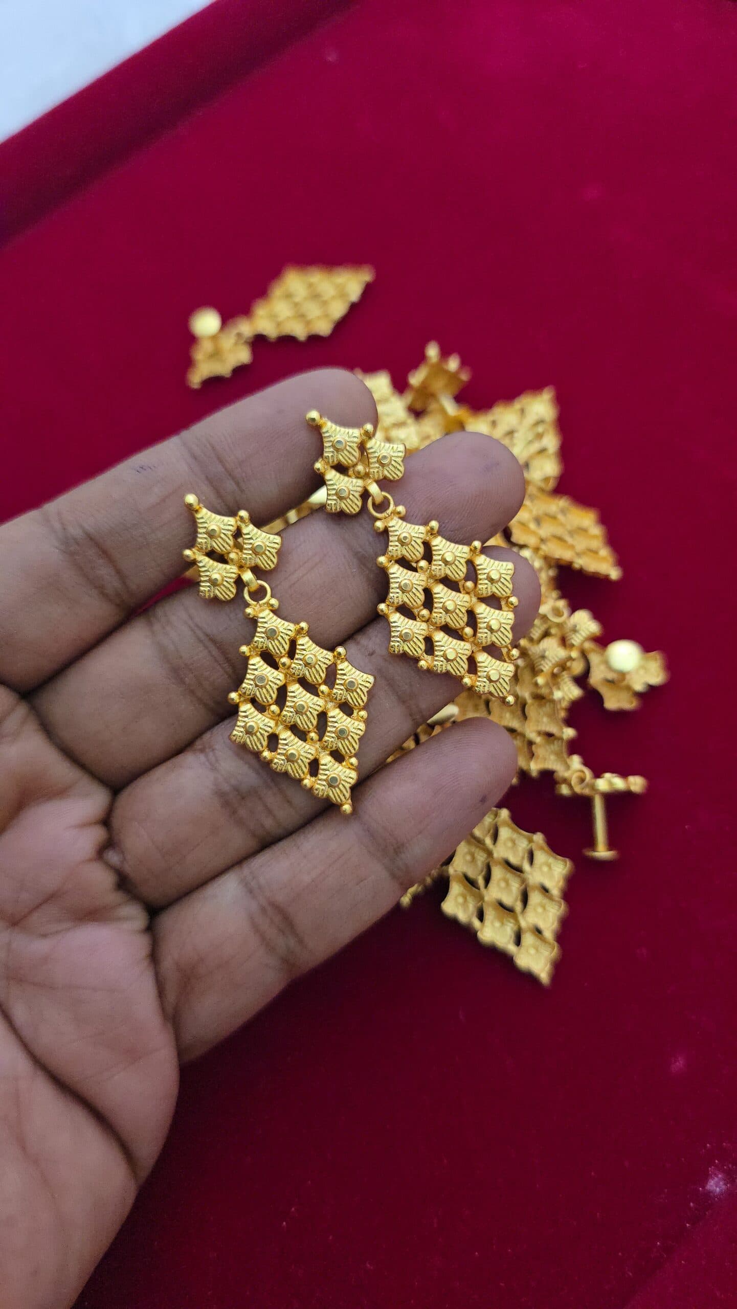 Premium foaming diamond patternstud