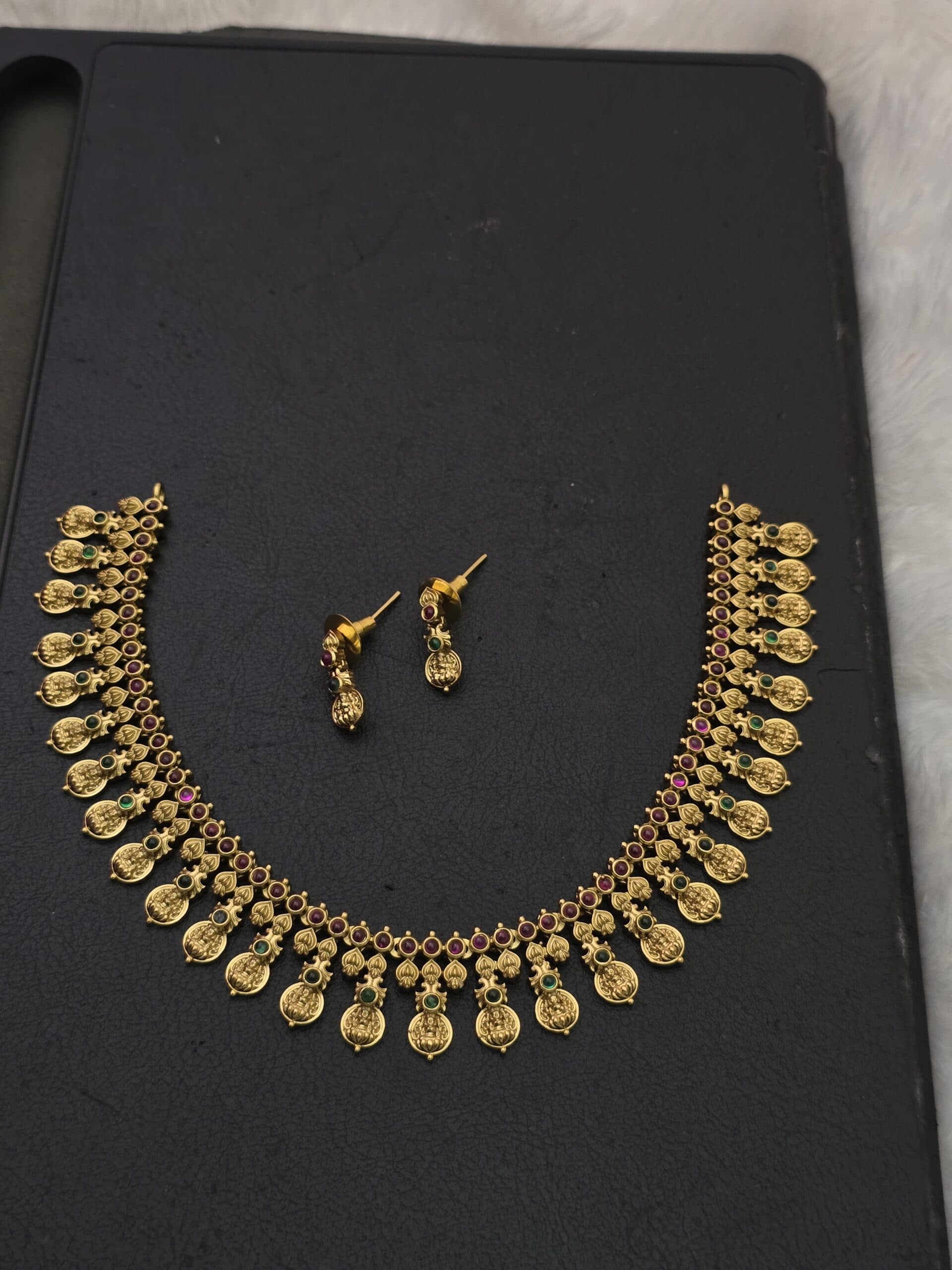 Premium mat lakshmi stone necklace comes with stud