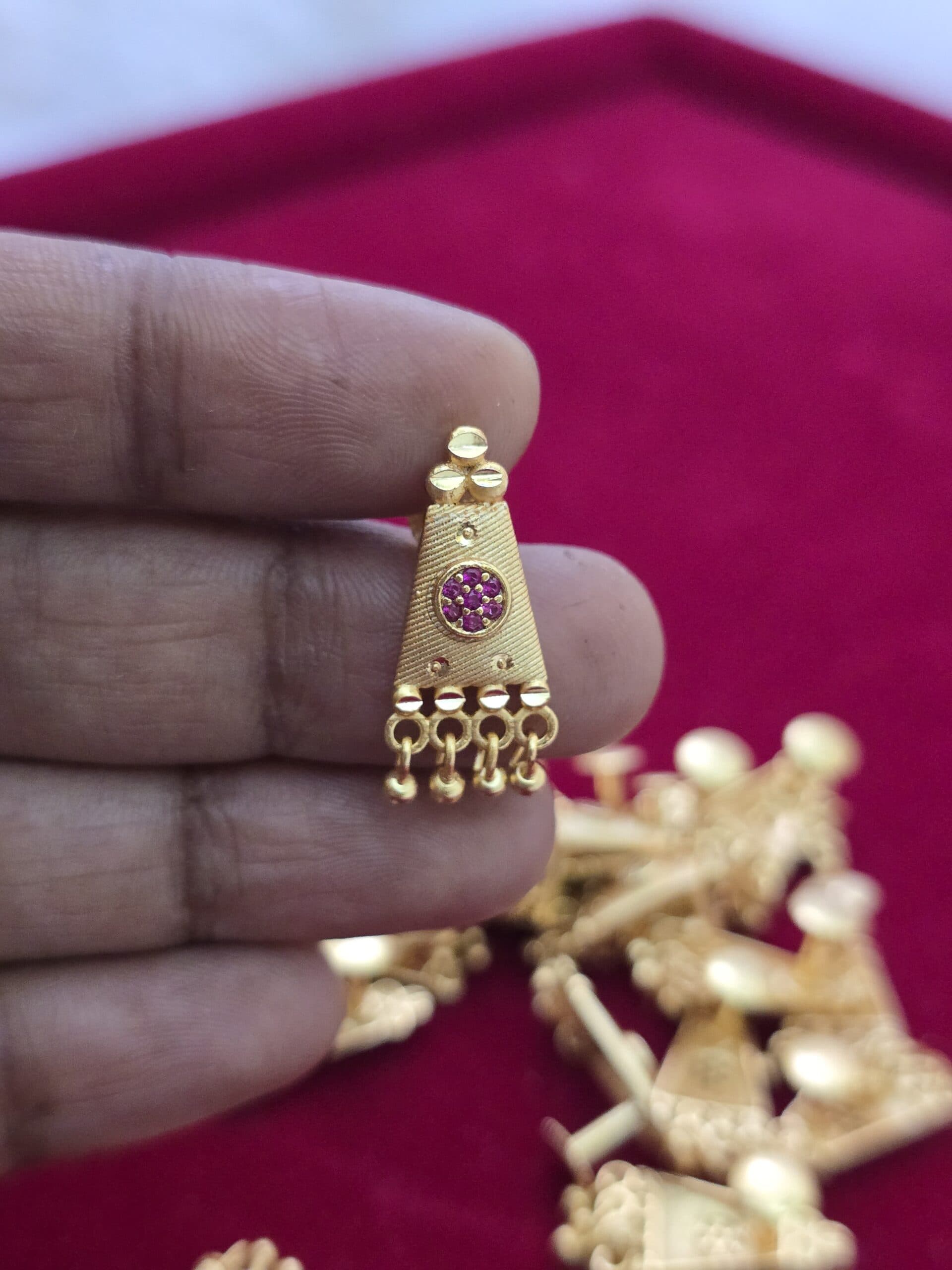 Premium foaming stud with stones and drops