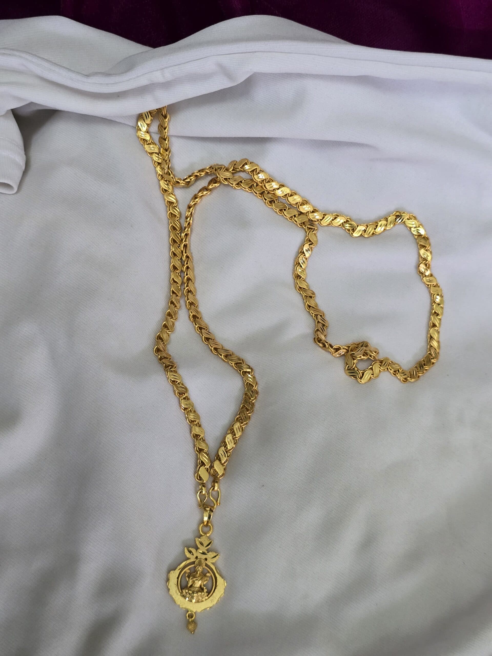 Foaming dollar chain 32 inches