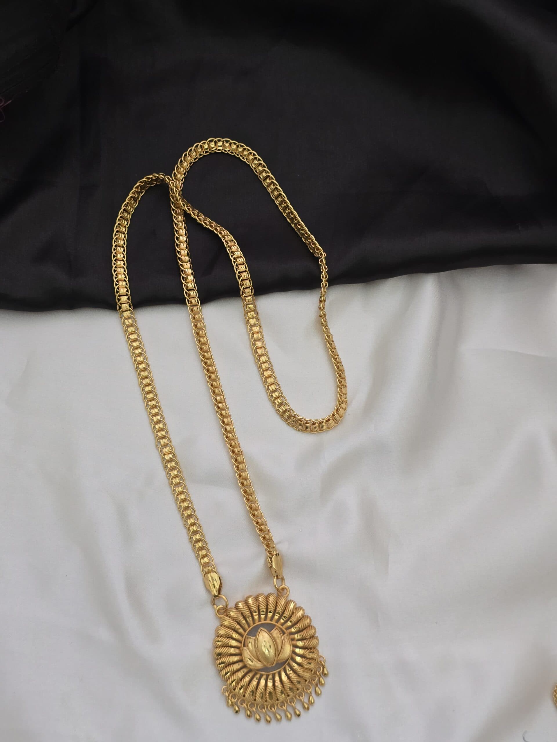Premium Foaming lotus dollar chain