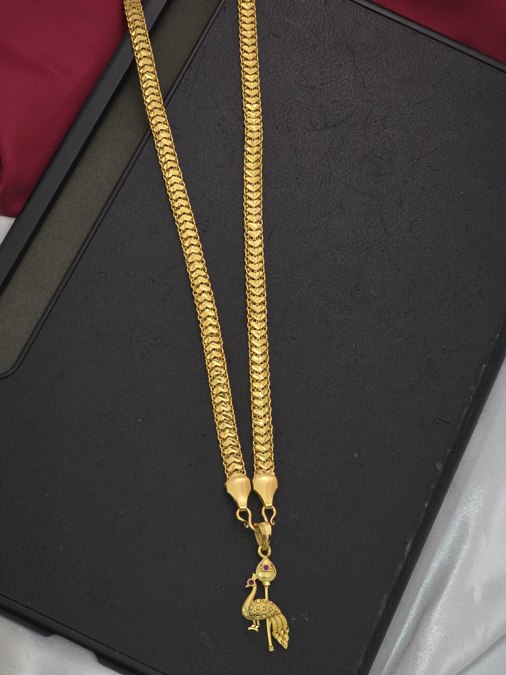 Premium foaming 32 inch Ruby peacock dollar chain