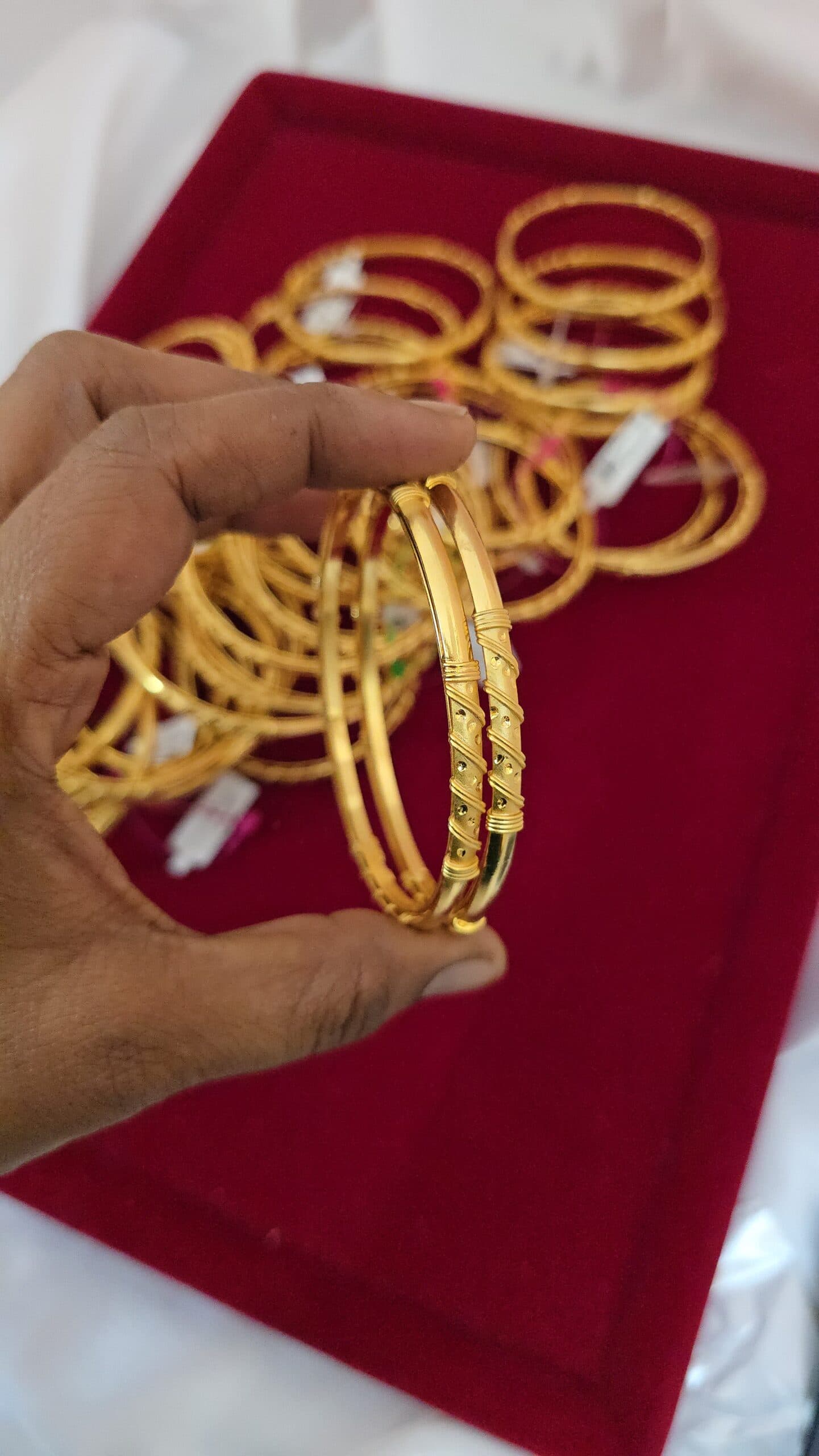 Premium foaming plain design bangle