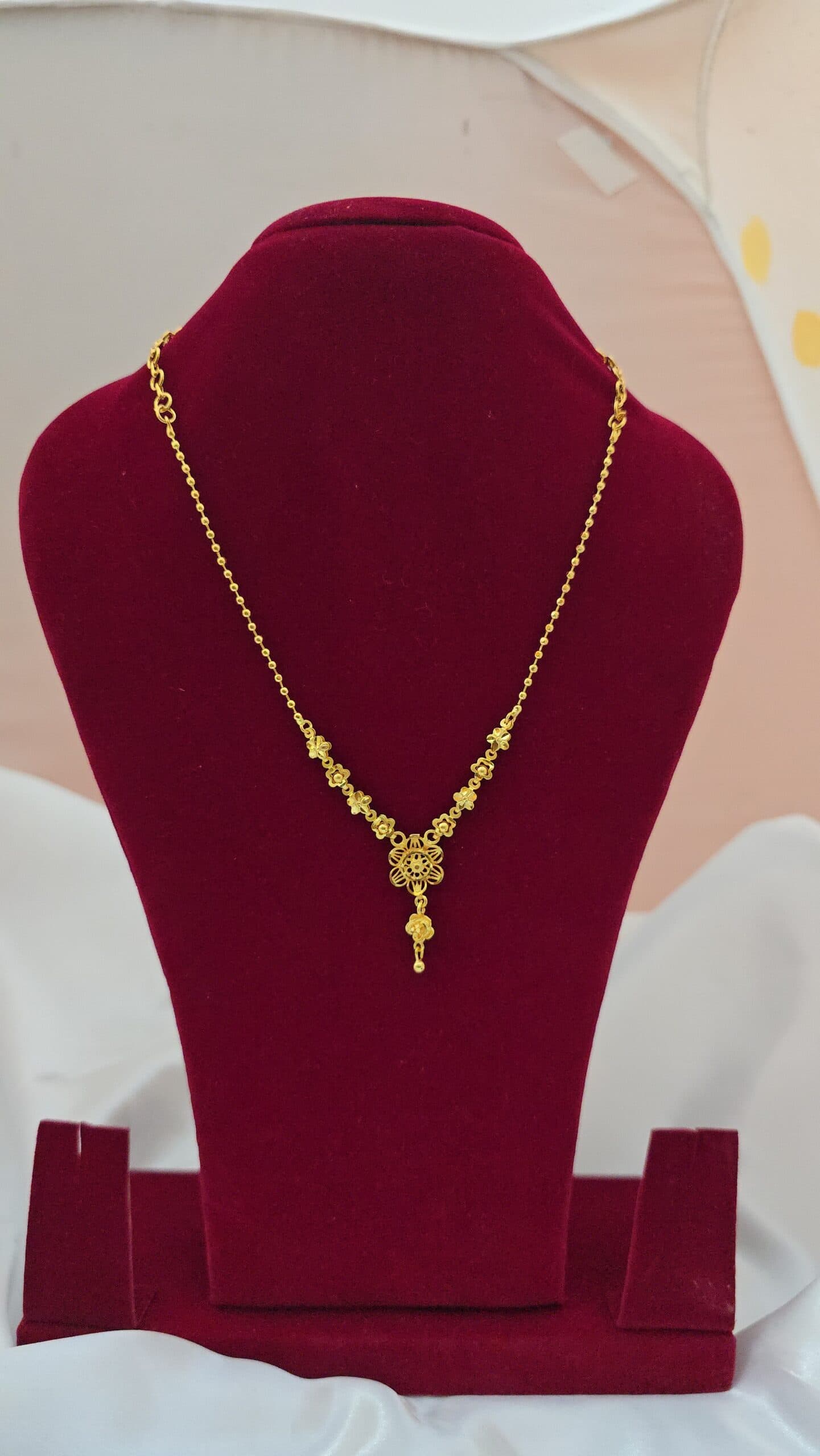 Premium foaming plain design necklace