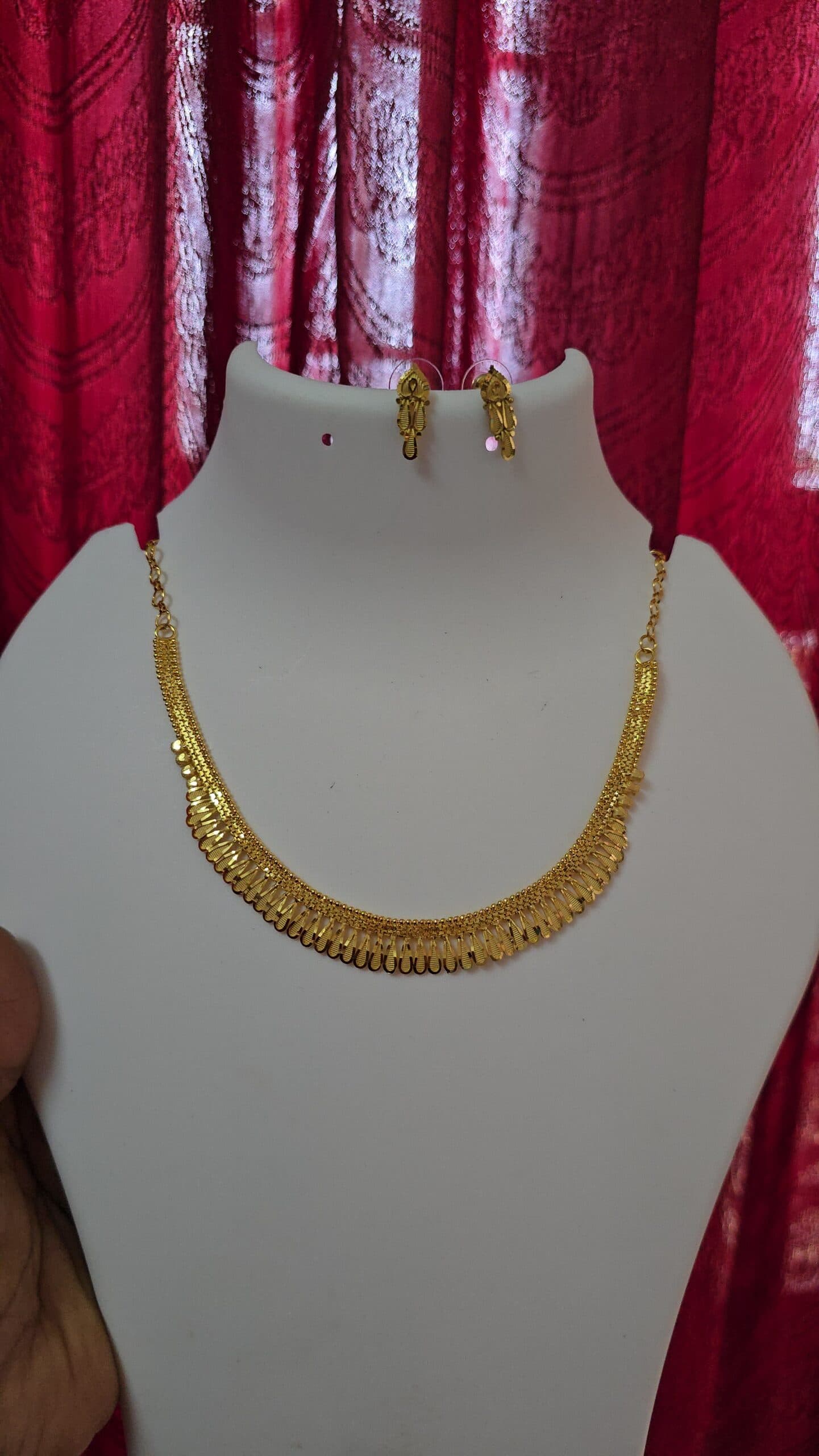 Premium quality foaming necklace with stud