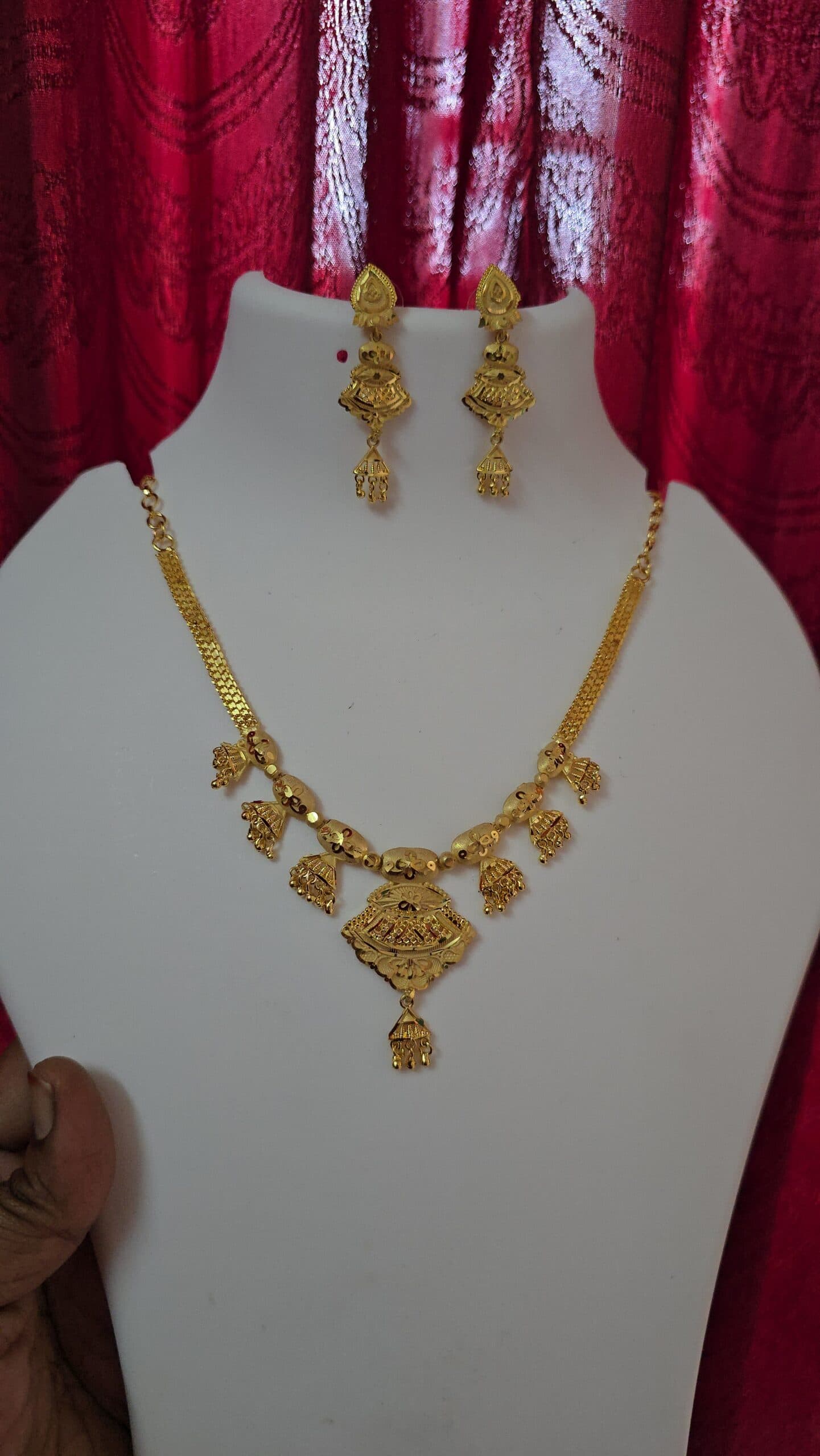 Premium quality foaming necklace with stud