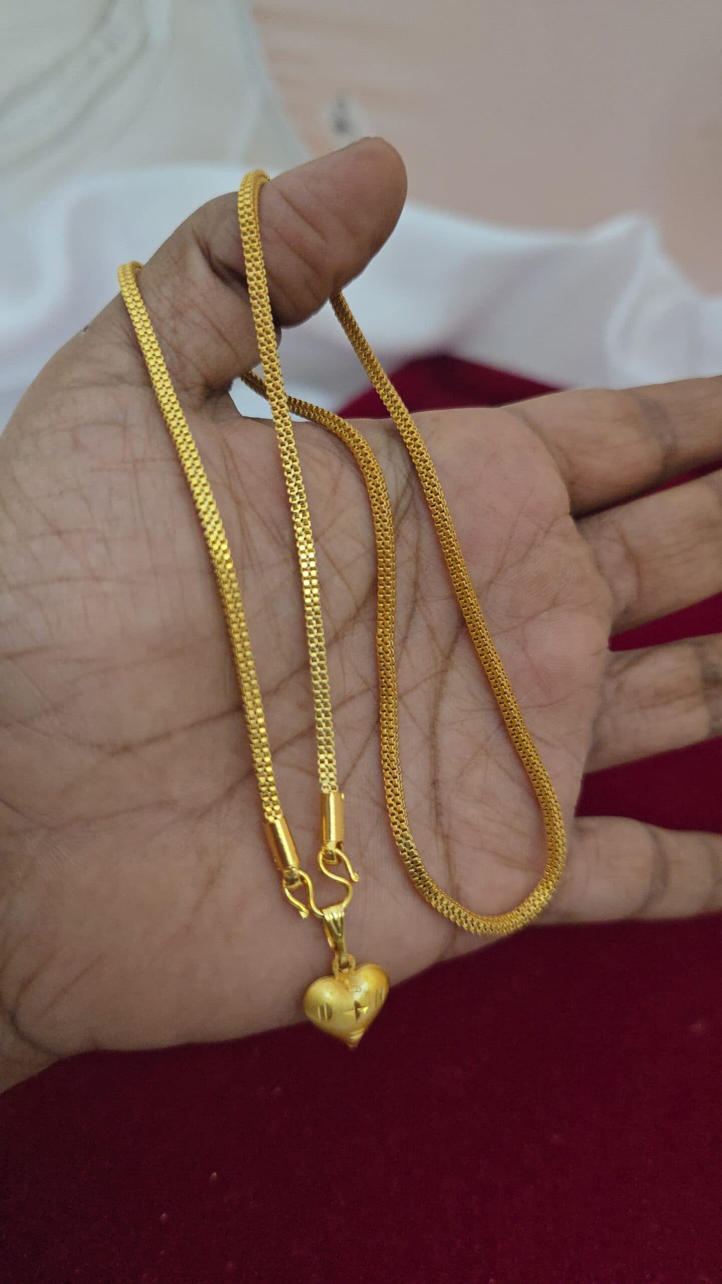 Premium foaming 18inch heart dollar chain