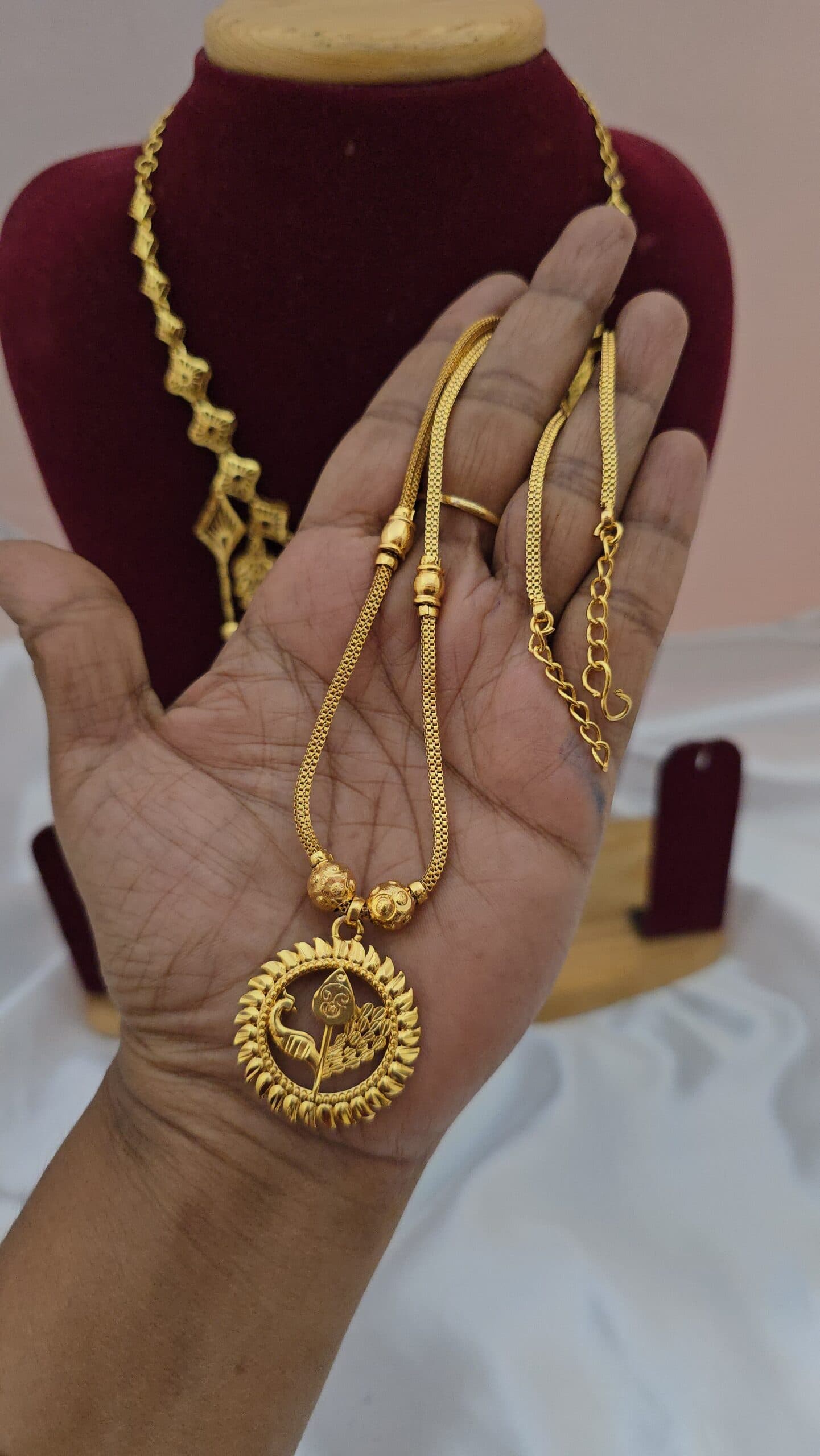 Premium foaming vel mayil necklace