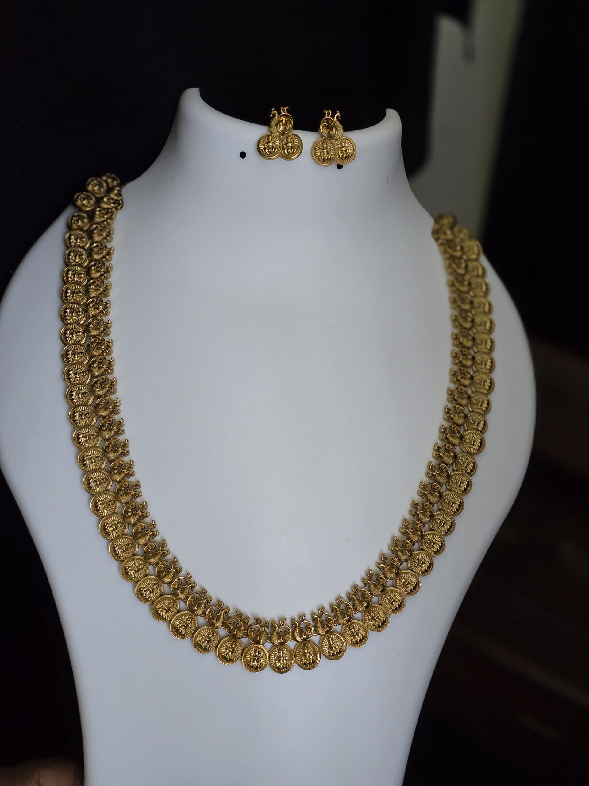 Premium quality matt peacock coin haram with stud