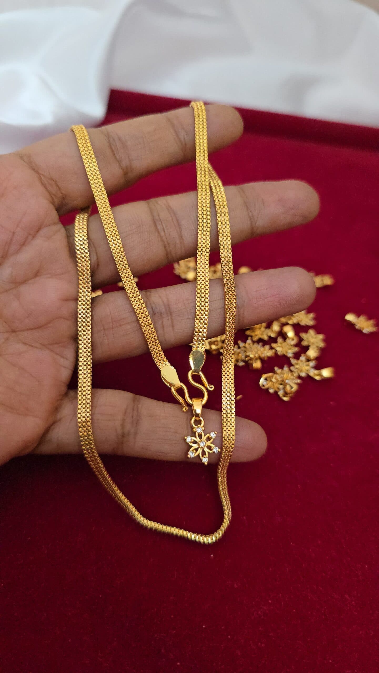 PACKAGE CONTENT- Premium foaming ad stone dollar chain