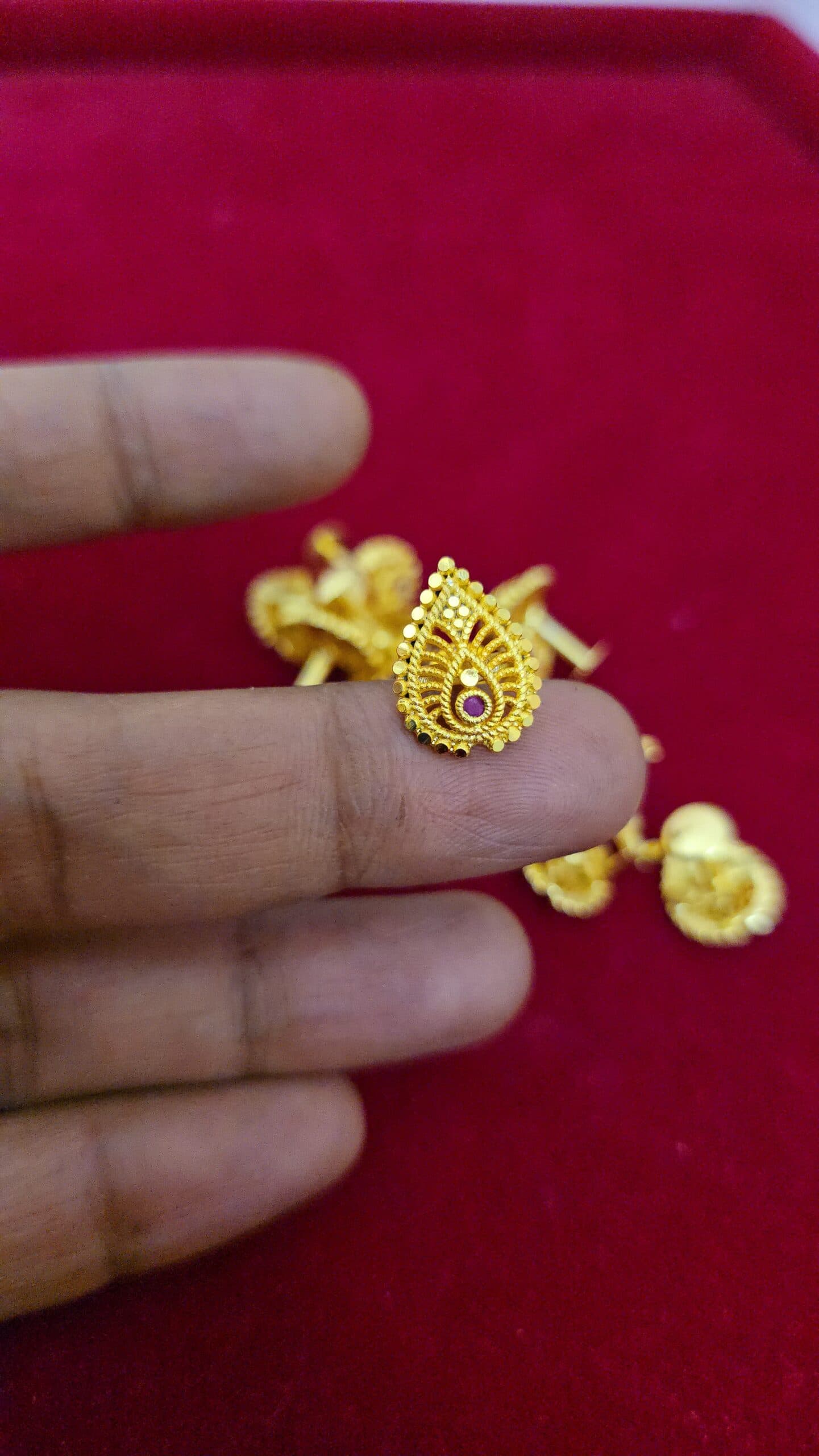Premium foamingruby stud