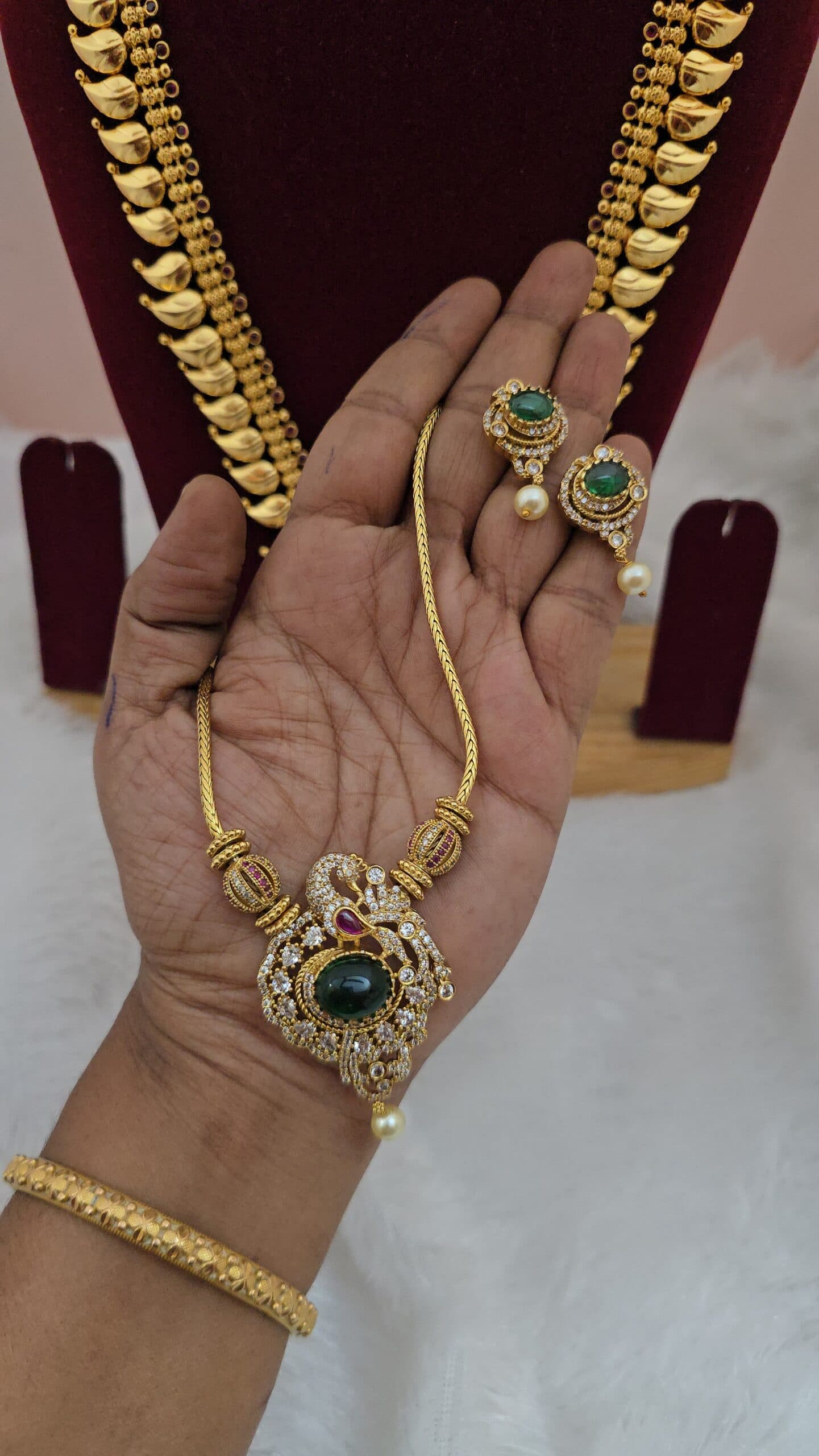 Premium mat ad stone peacock necklace with stud