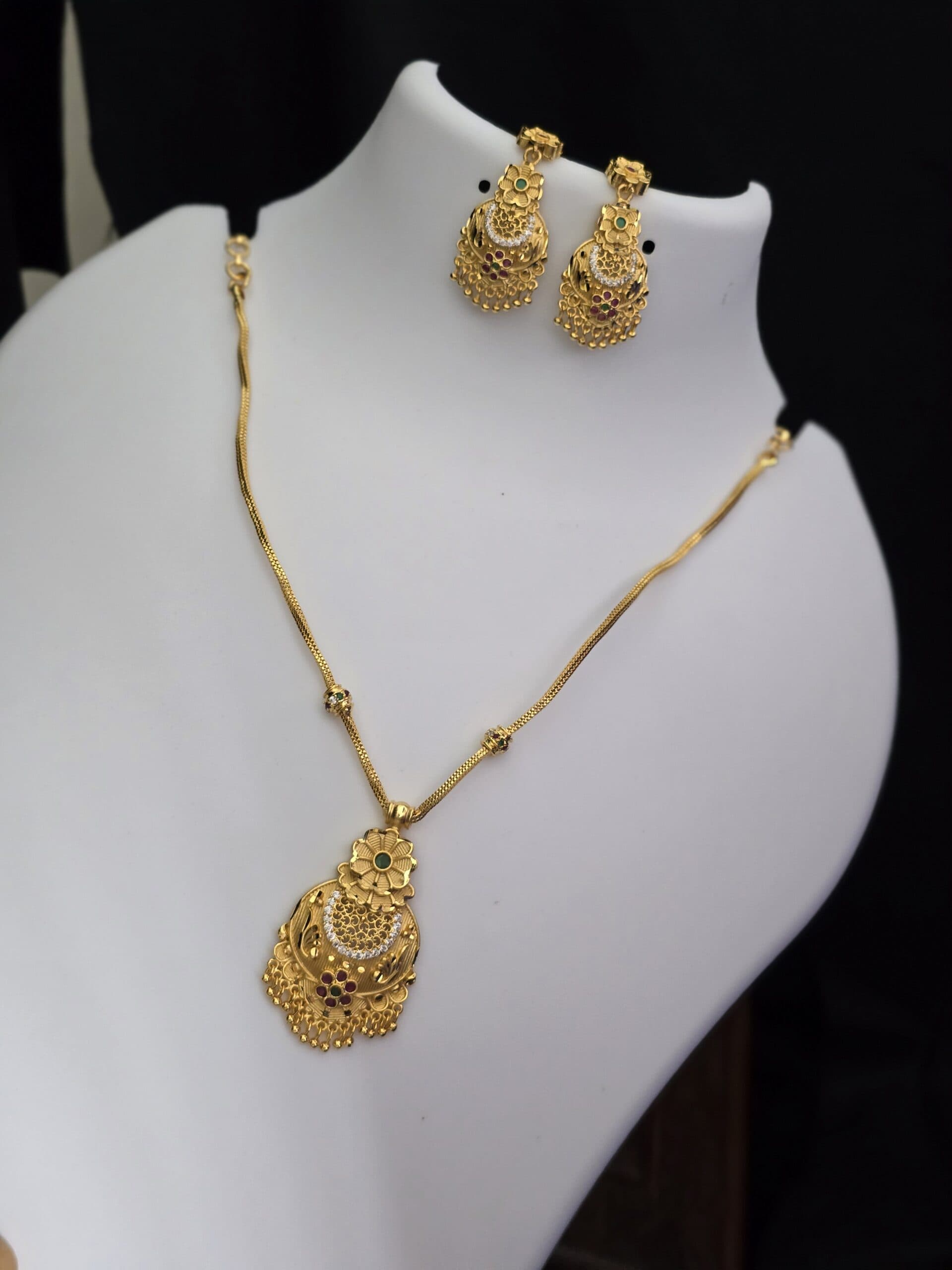 Premium quality foaming necklace