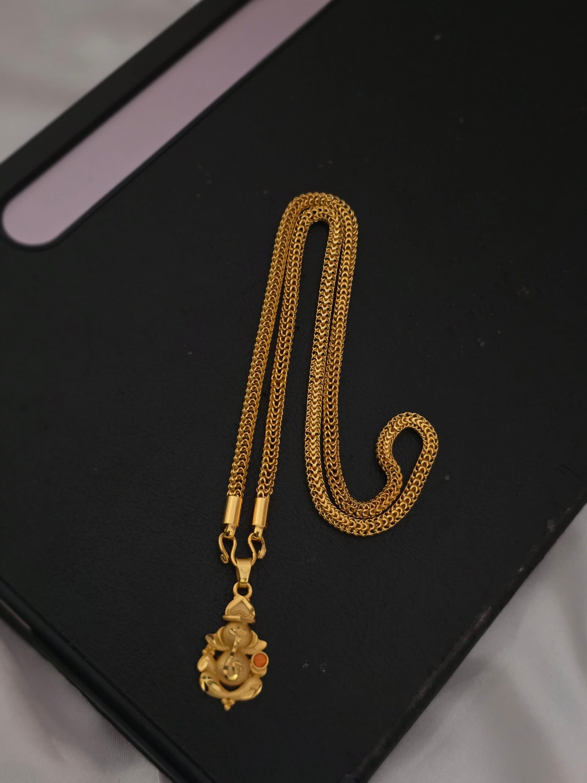 Premium foaming AD stones 18 inch vinayagar dollar chain