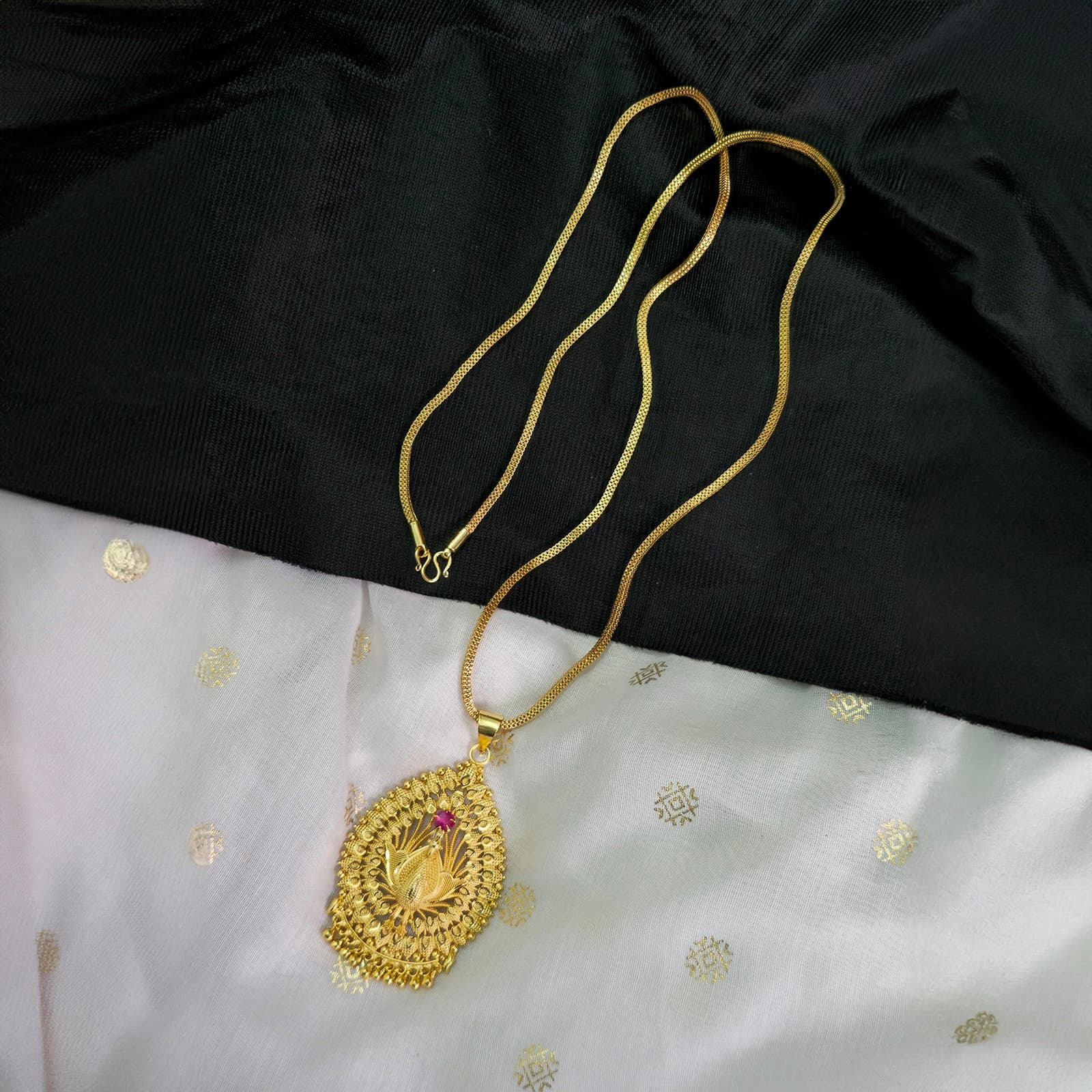 Micro Peacock Chain 32 inches