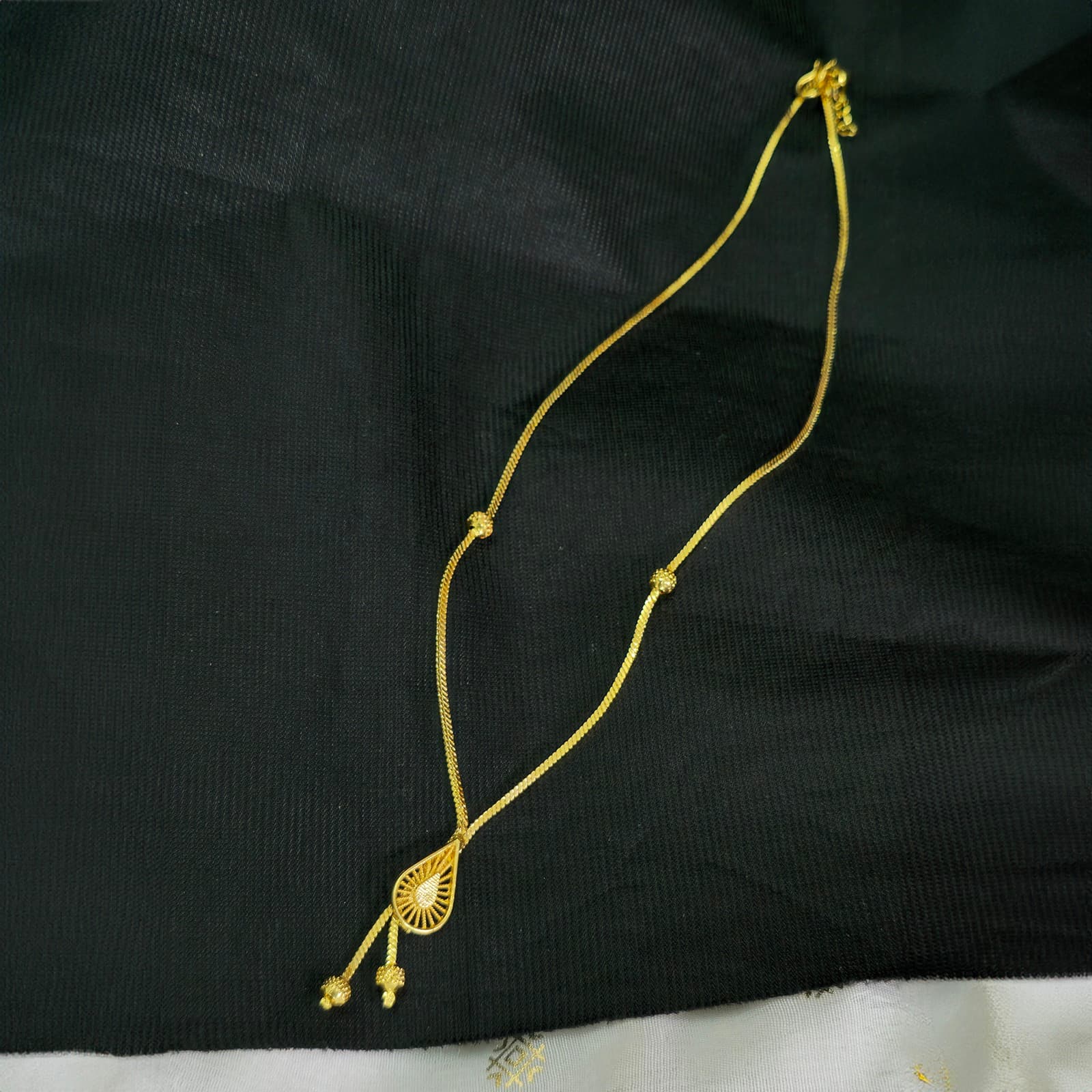 Hanging short chain