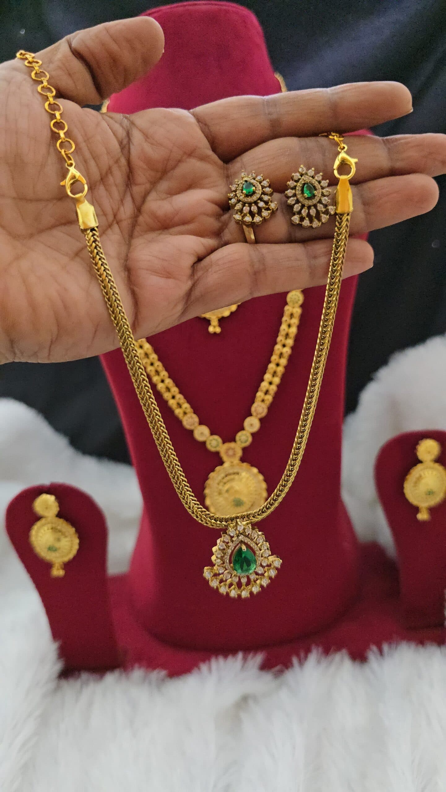 Premium mat emerald necklace with stud