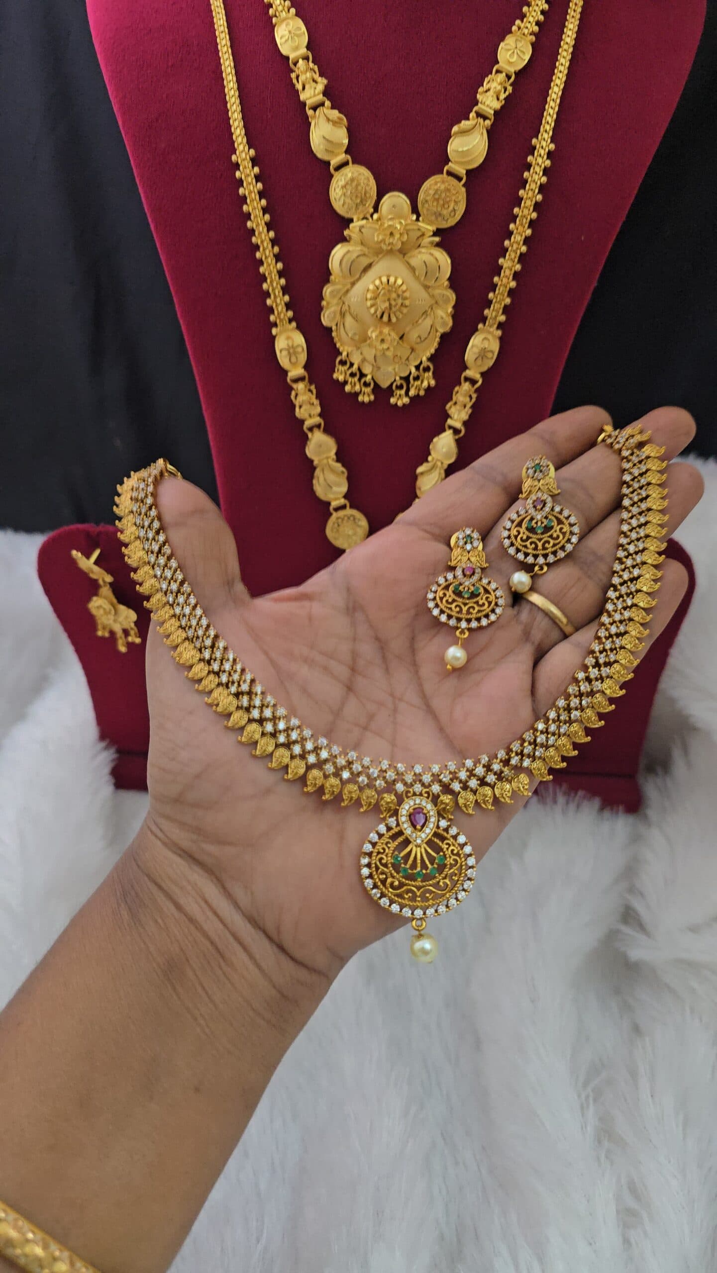 Premium mat necklace with stud