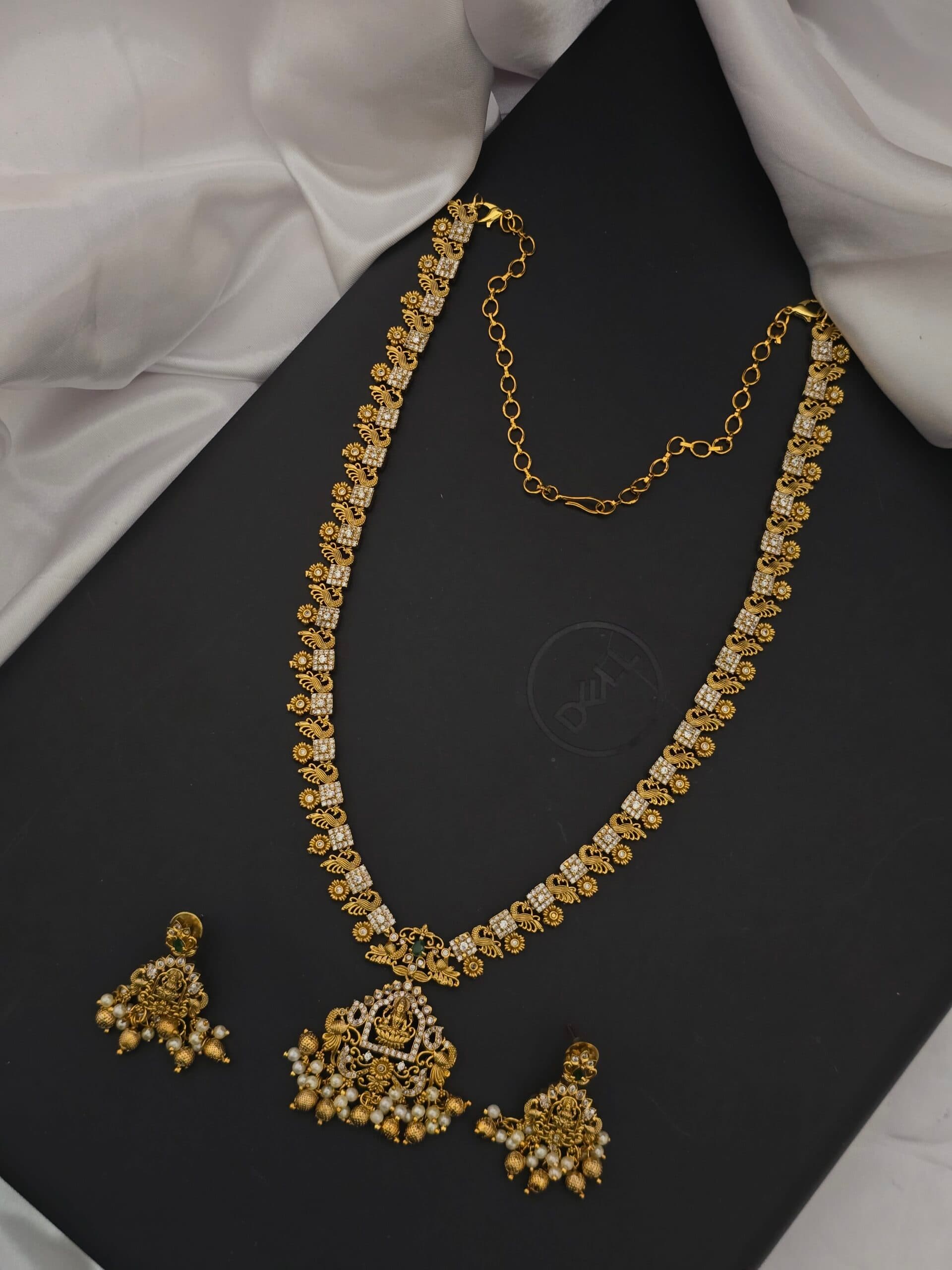 Premium mat antique lakshmi haram with earing