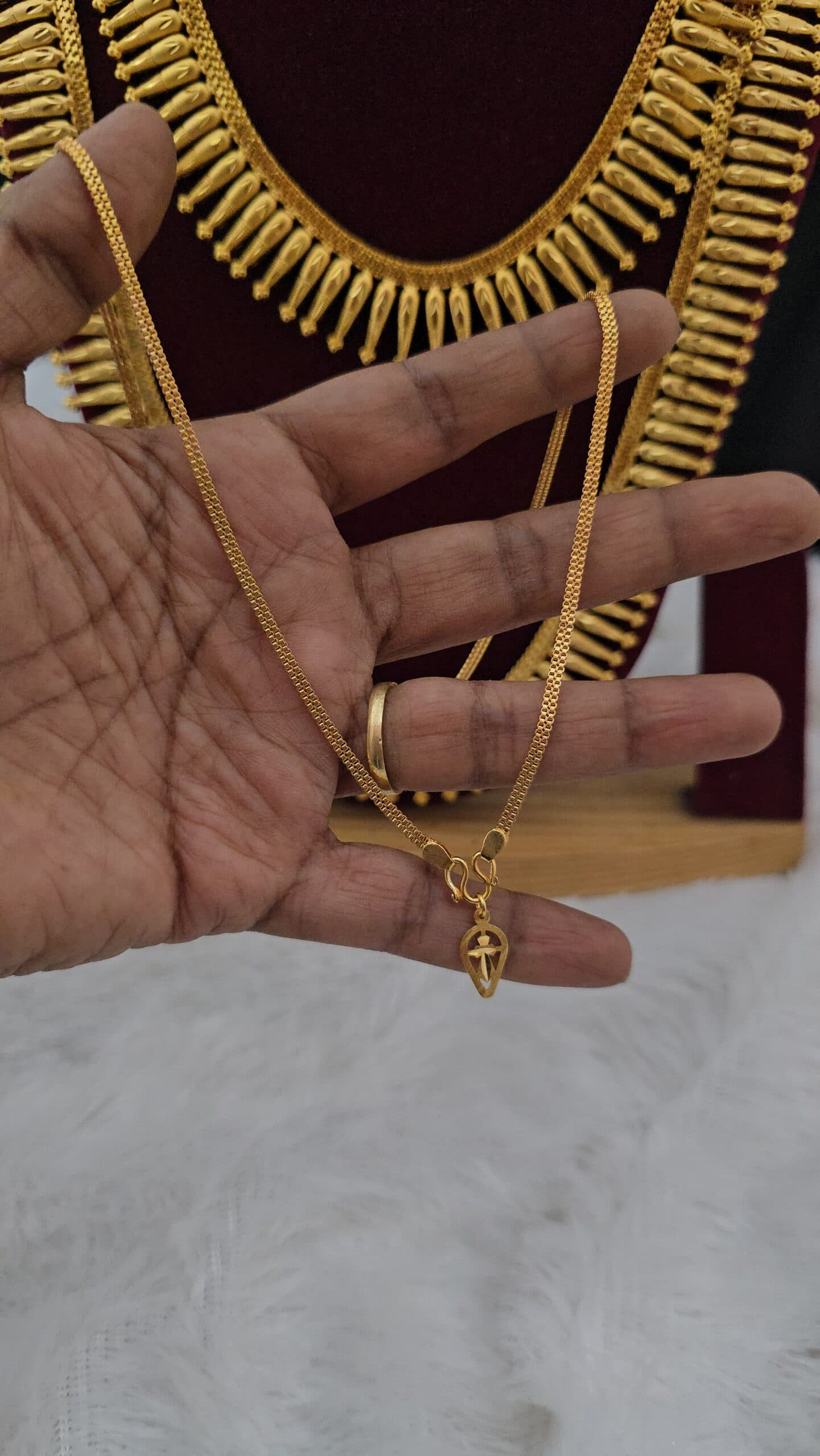Premium Foaming 18 Inch cross dollar chain one day offer
