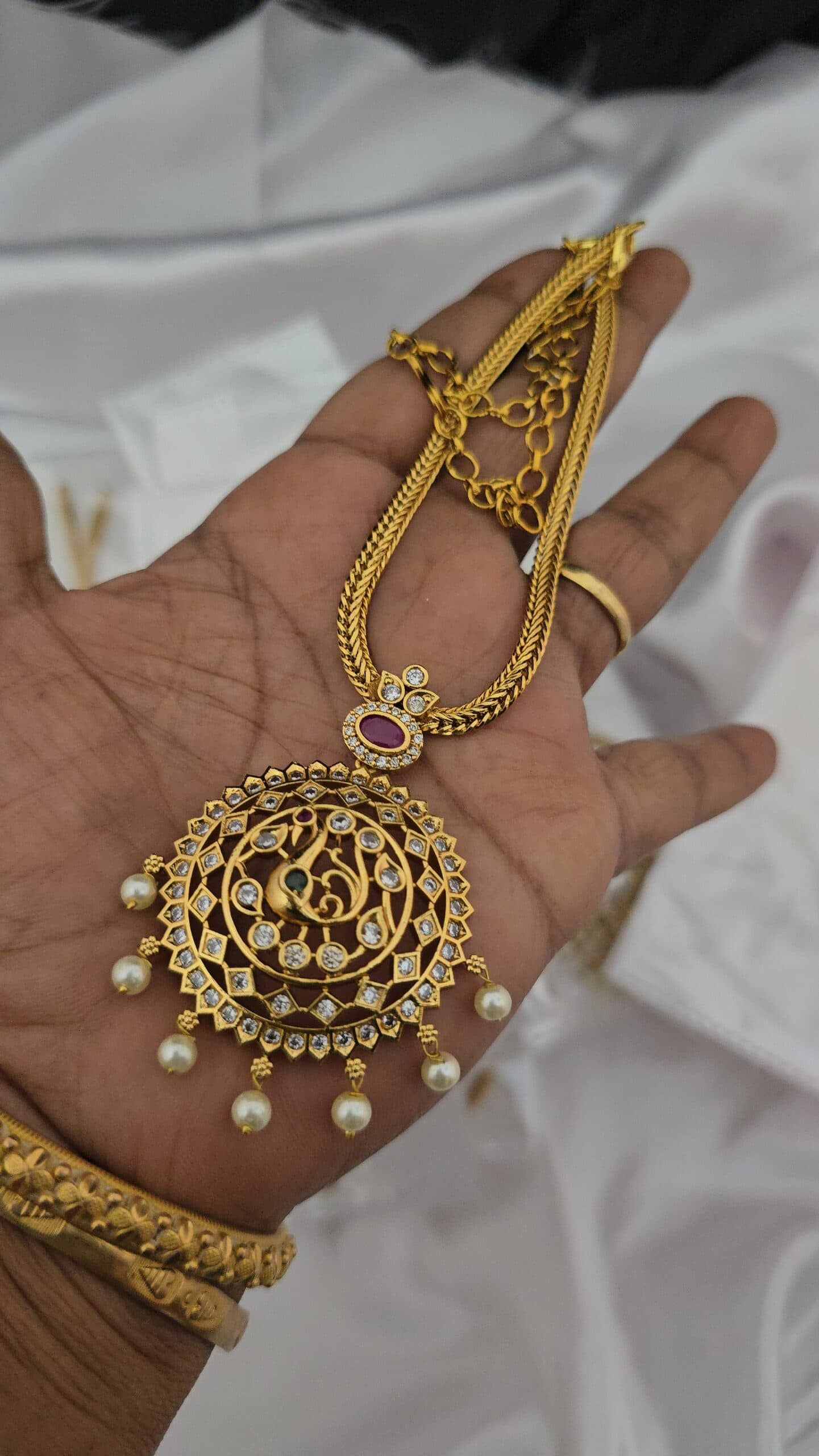 Premium matt peacock necklace