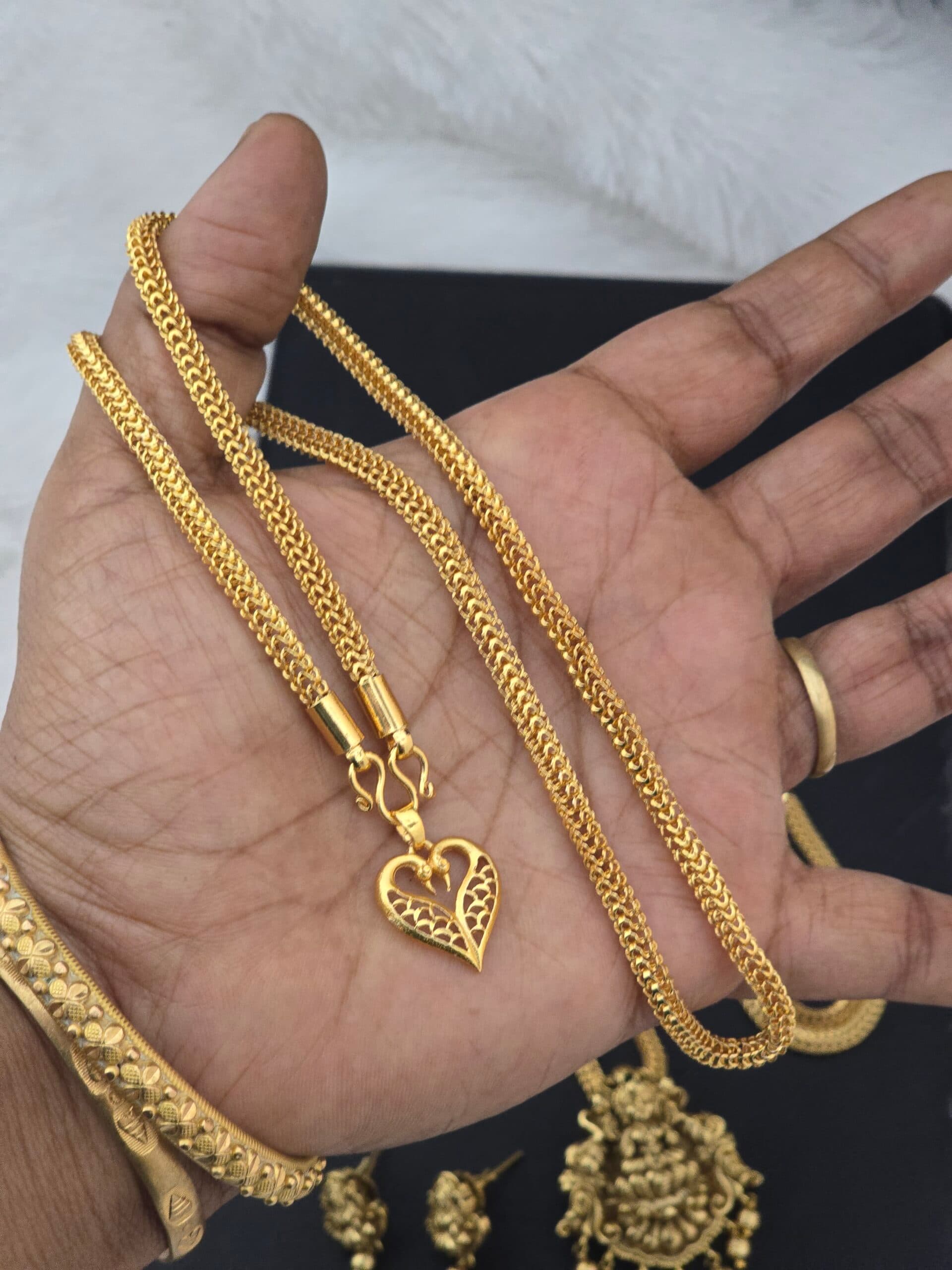 Premium foaming 18inch peacock dollar chain one day offer