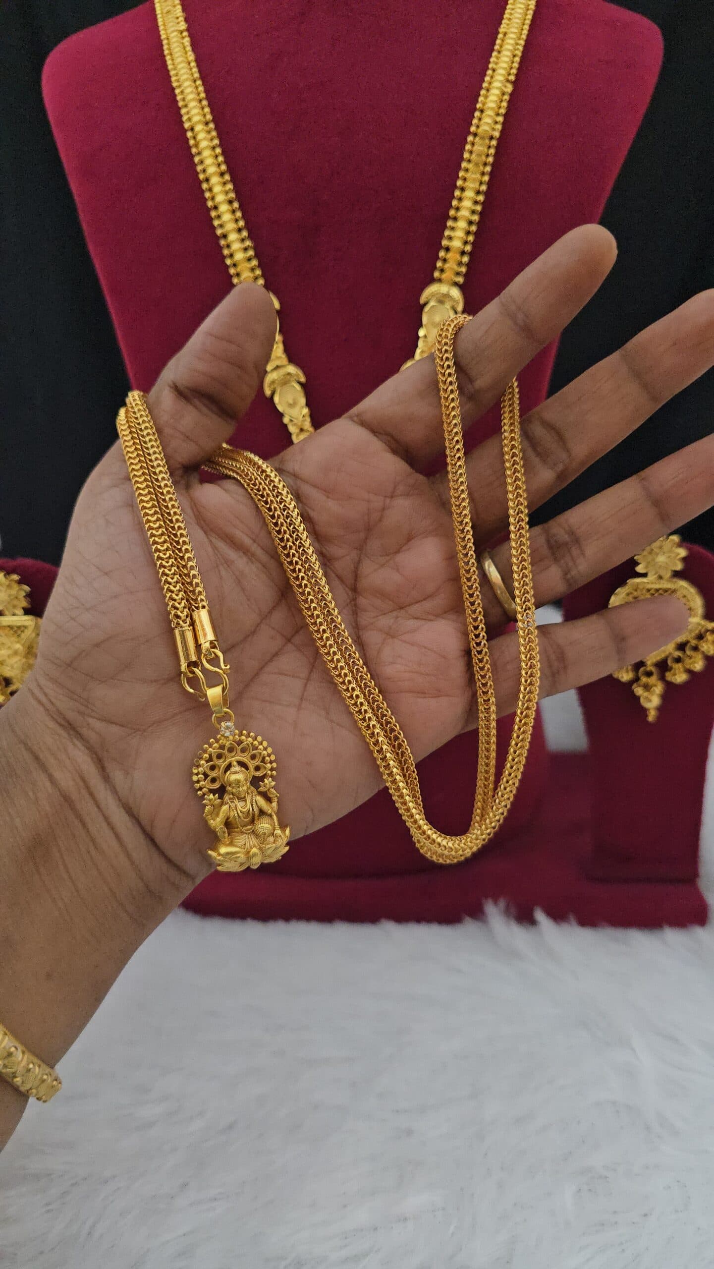 Premium foaming 32 inch lakshmi dollar chain