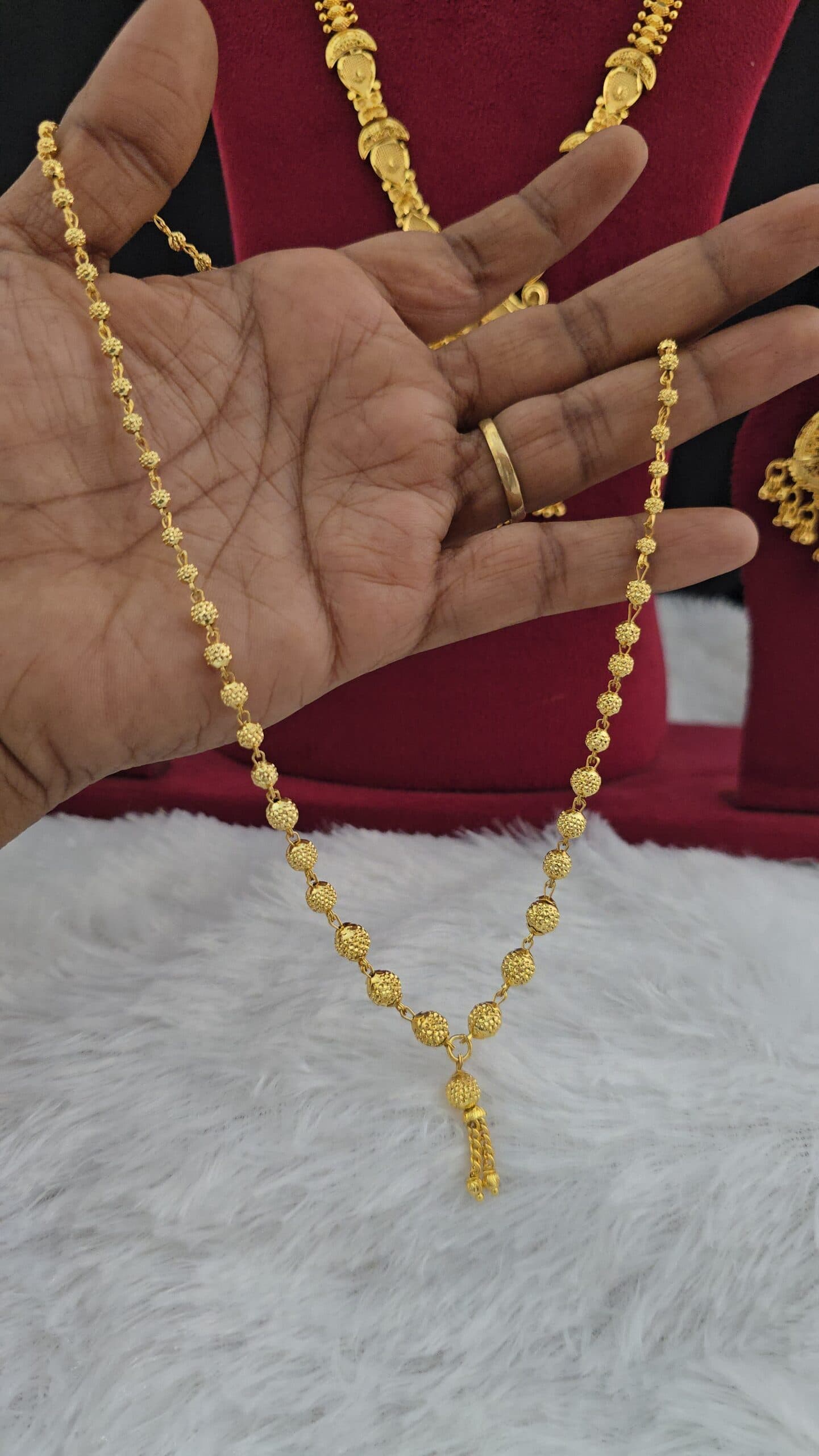 Premium foaming ball necklace