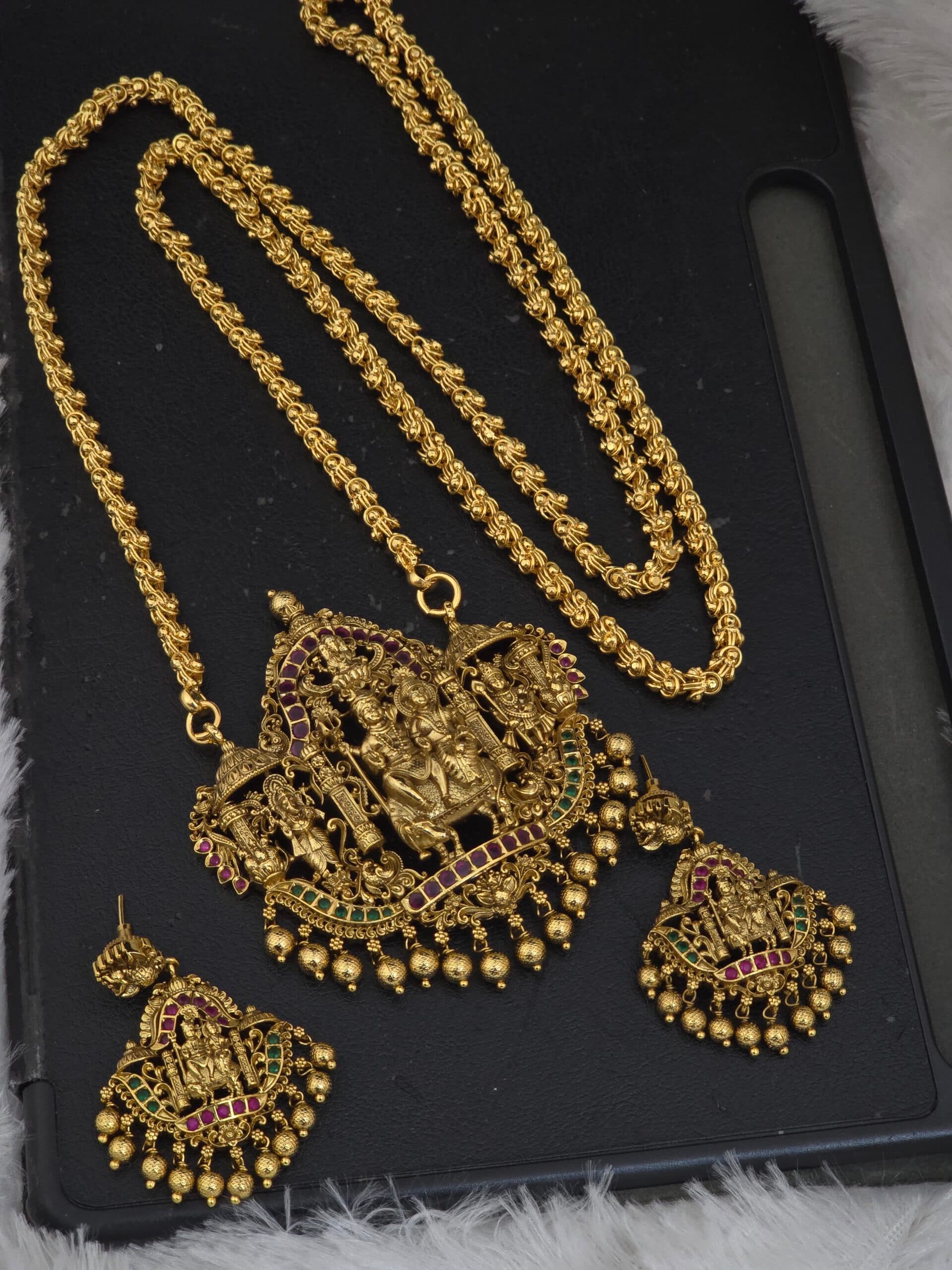 Premium mat 40 inch sivan paravathy dollar chain with earings
