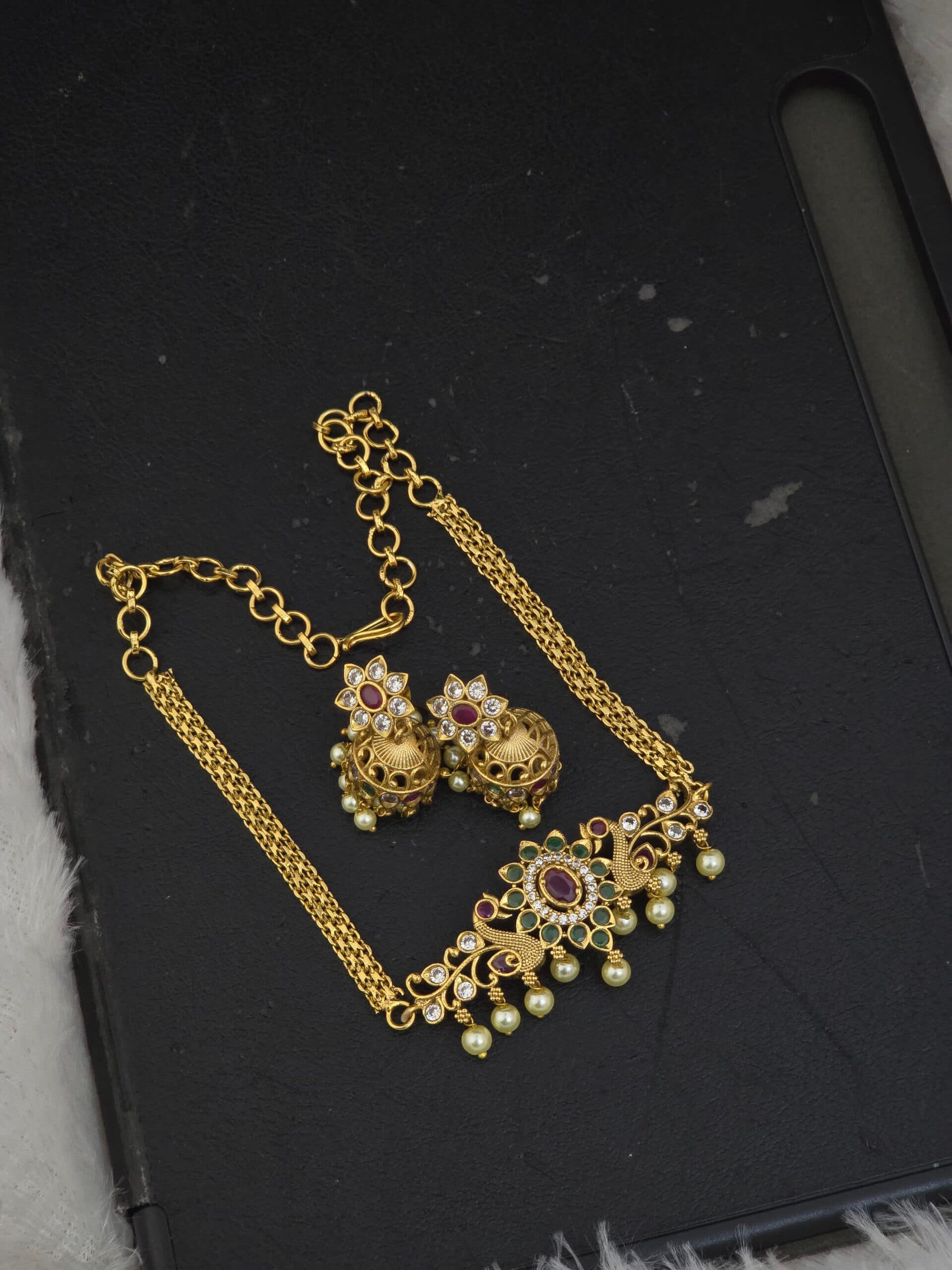 Premium mat chick choker with earings