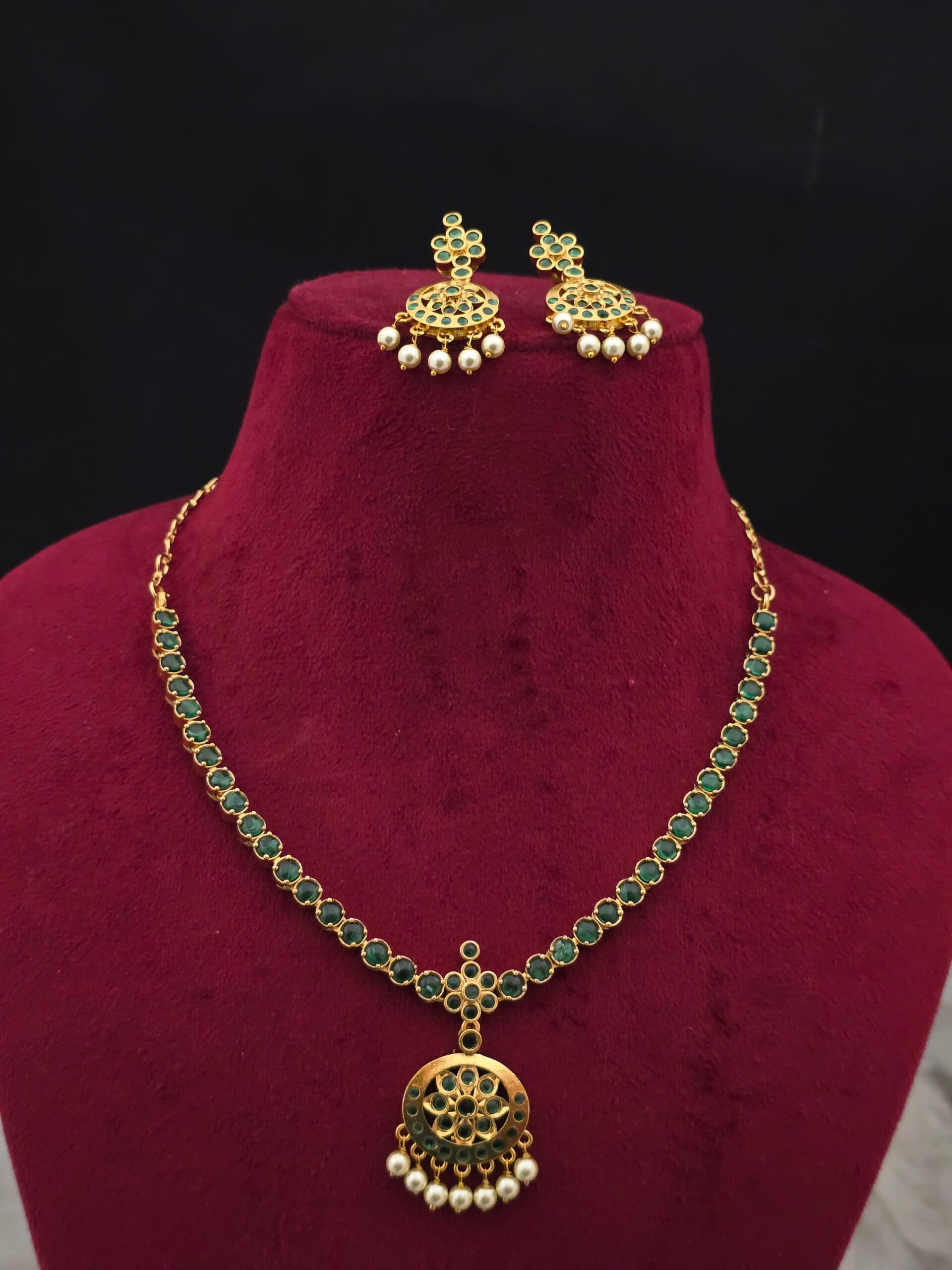Premium matt emerald kemp necklace