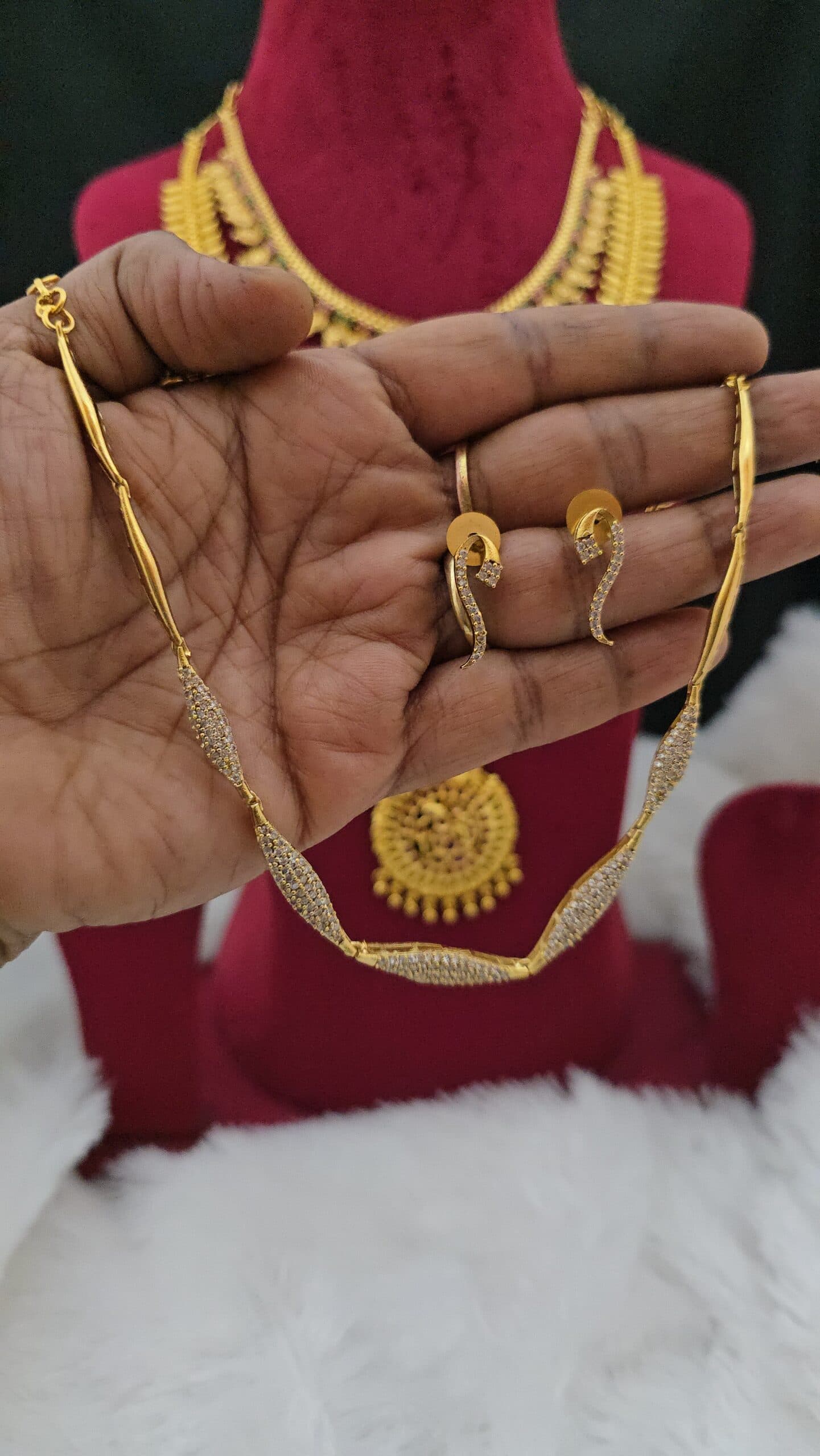 Premium quality diamond look necklace with stud
