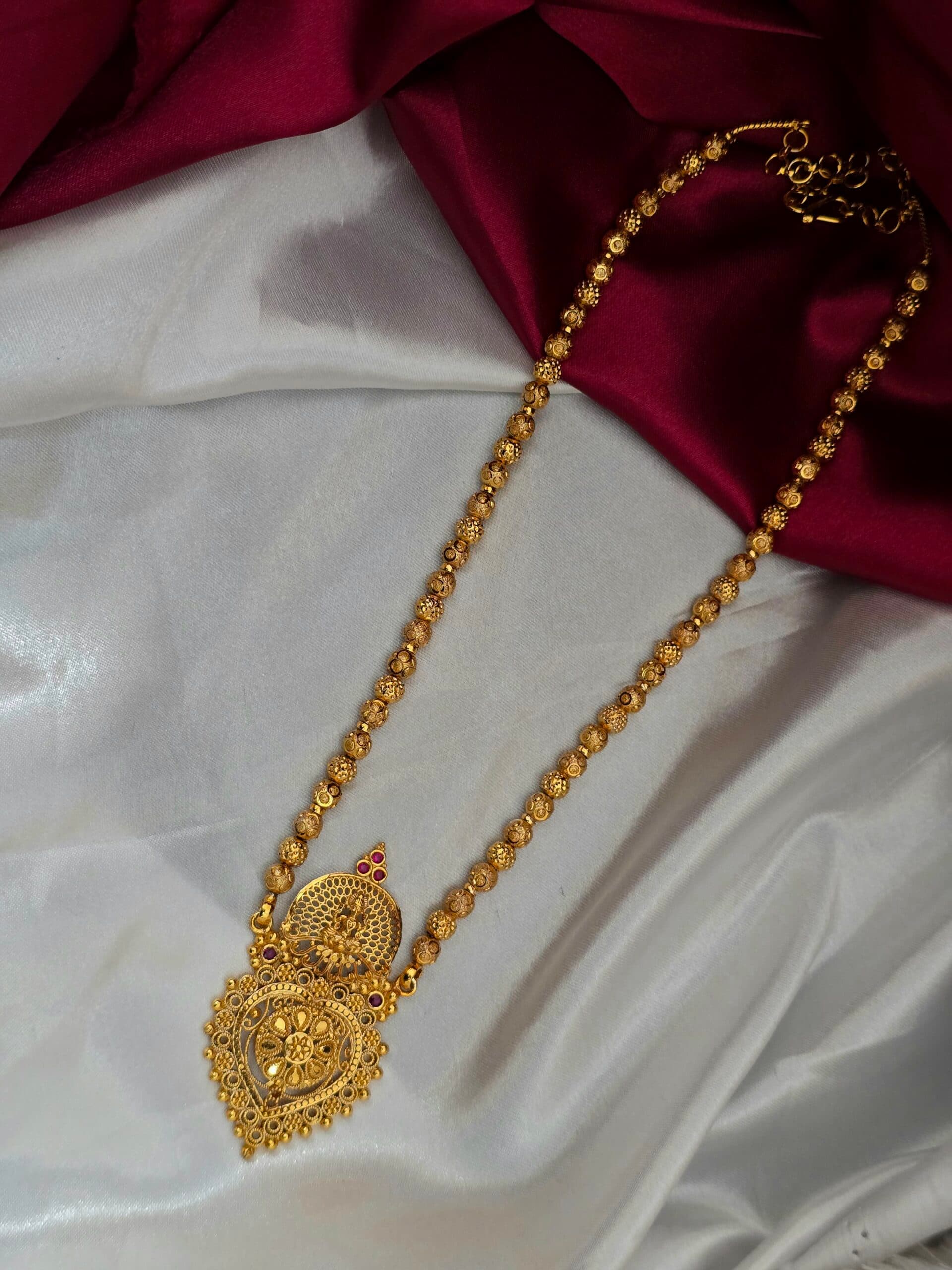 Premium foaming 28 inch lakshmi long chain