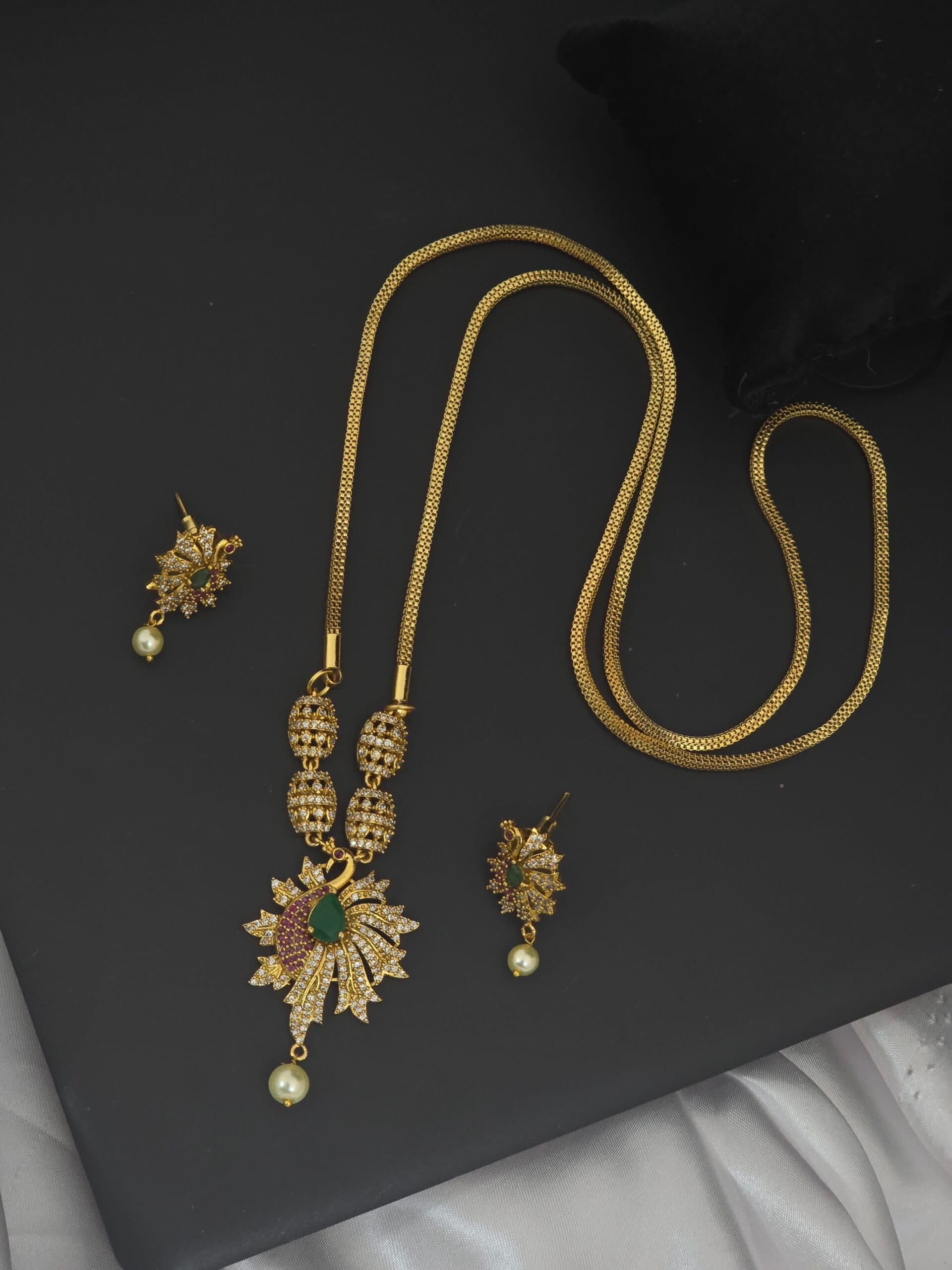 Premium matt 28 inch peacock dollar chain