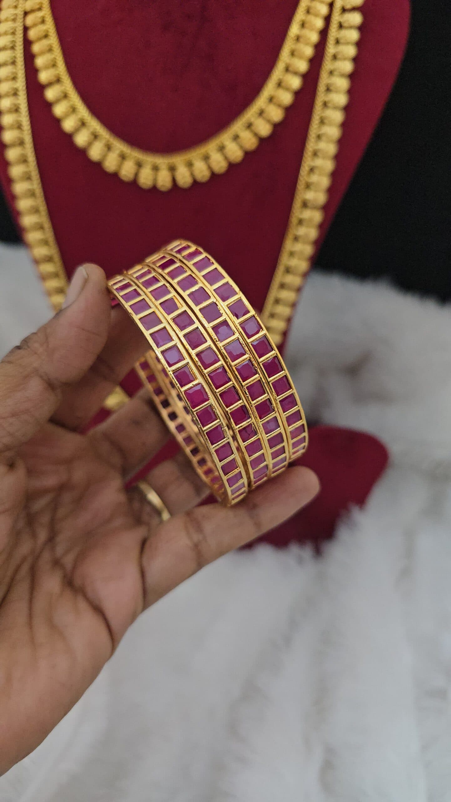 Premium foaming Ruby uncut bangle