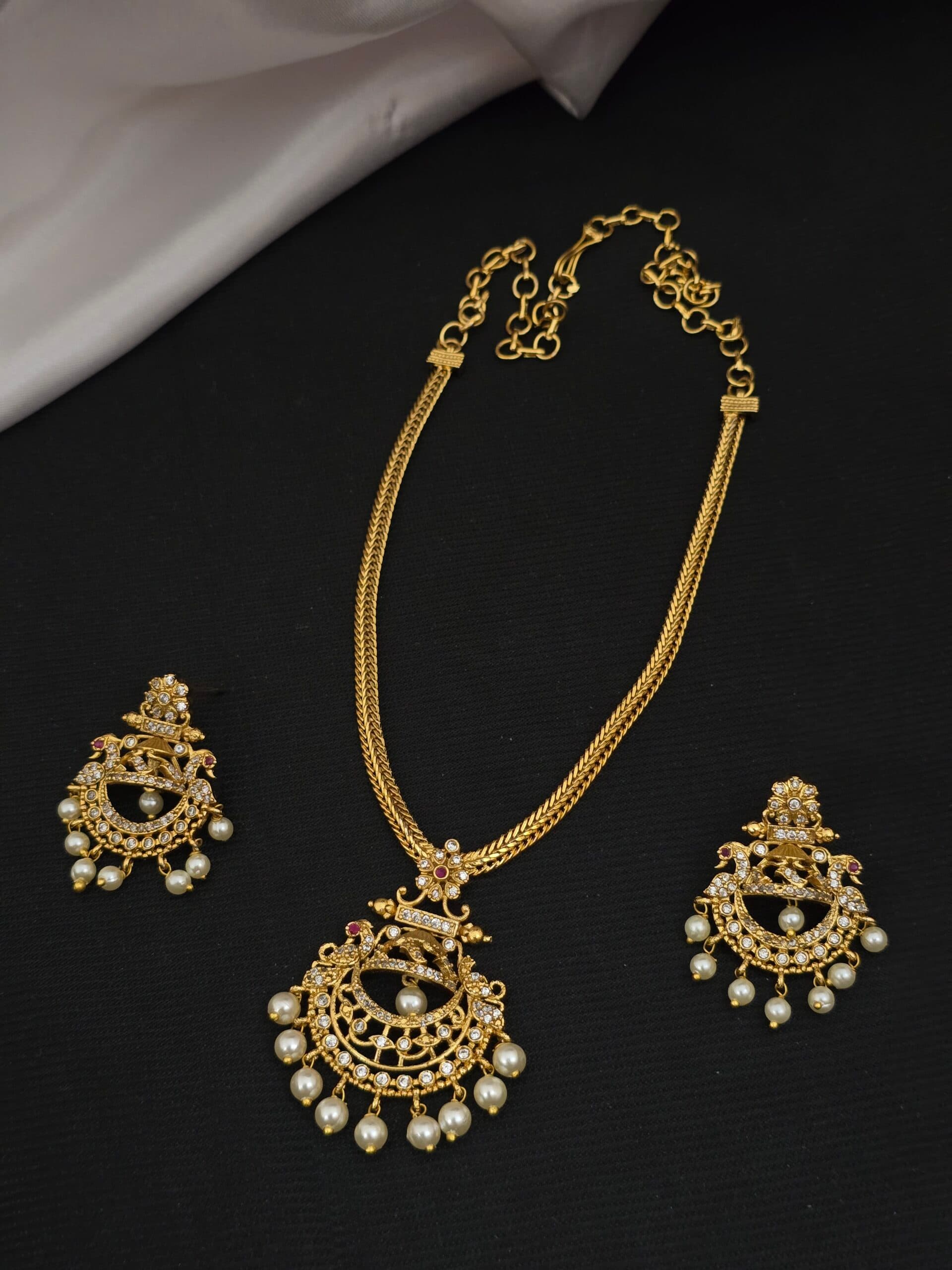 Premium matt thickline necklace with earings