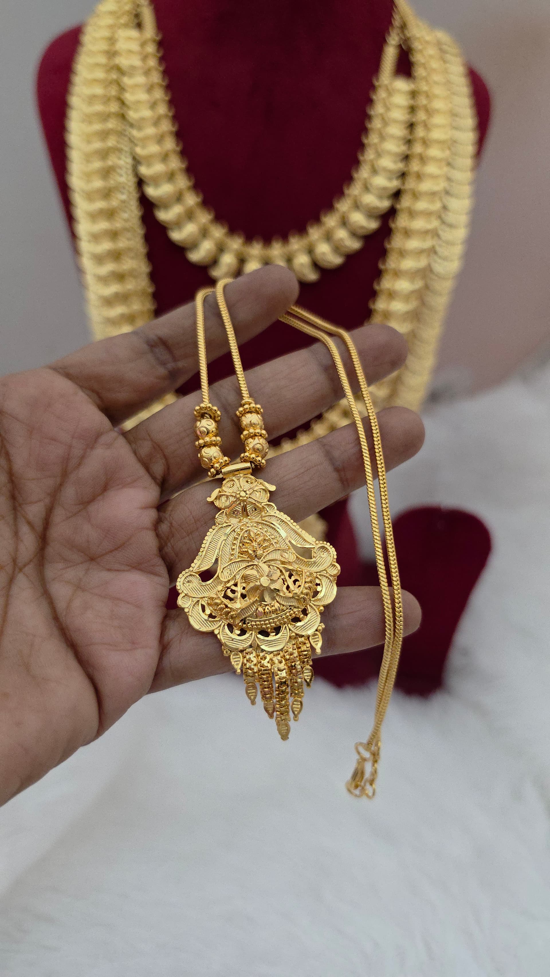 Premium quality foaming neckchain