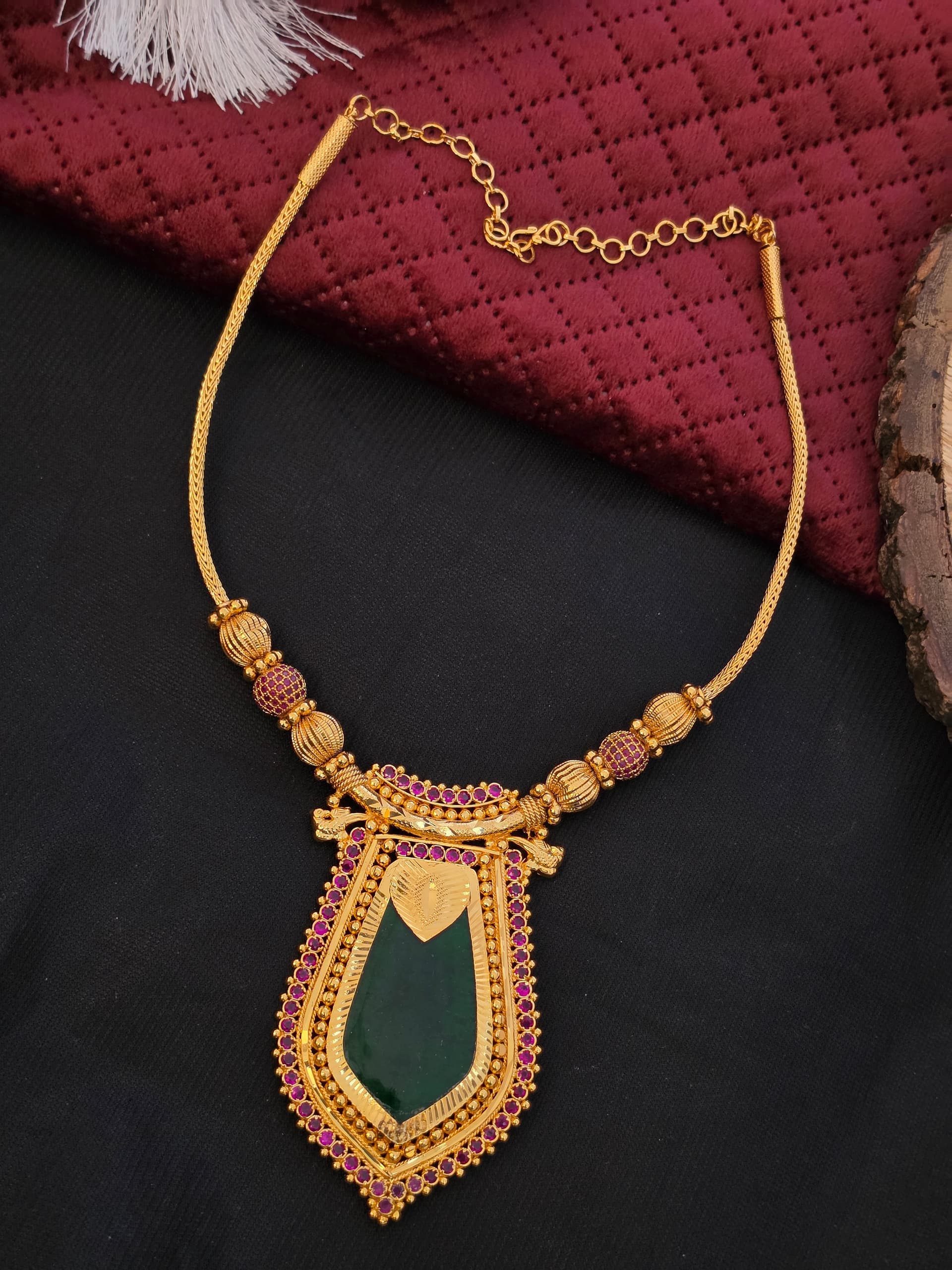Premium foaming palak necklace