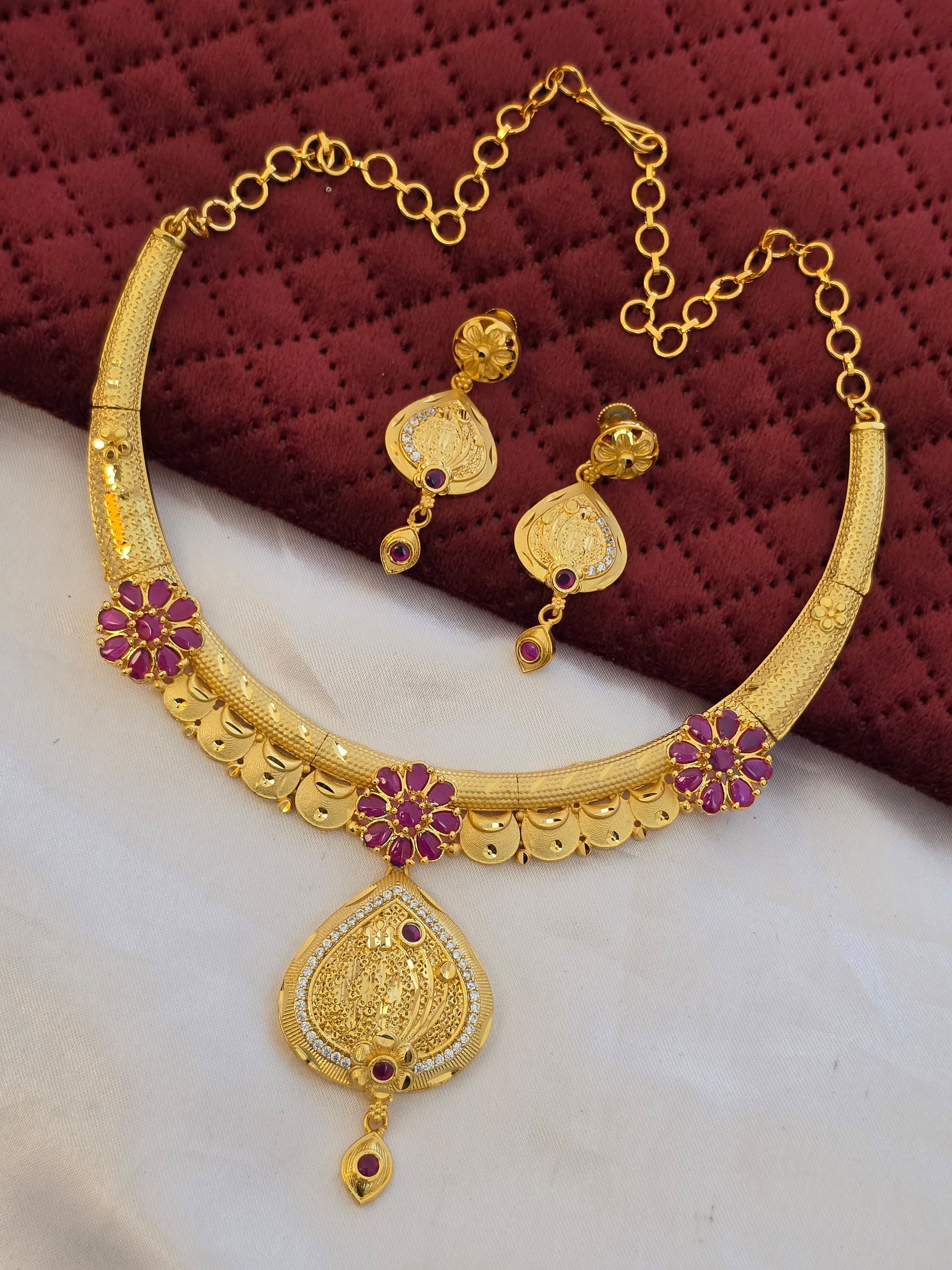 Premium foaming ruby stone necklace with leaf stud